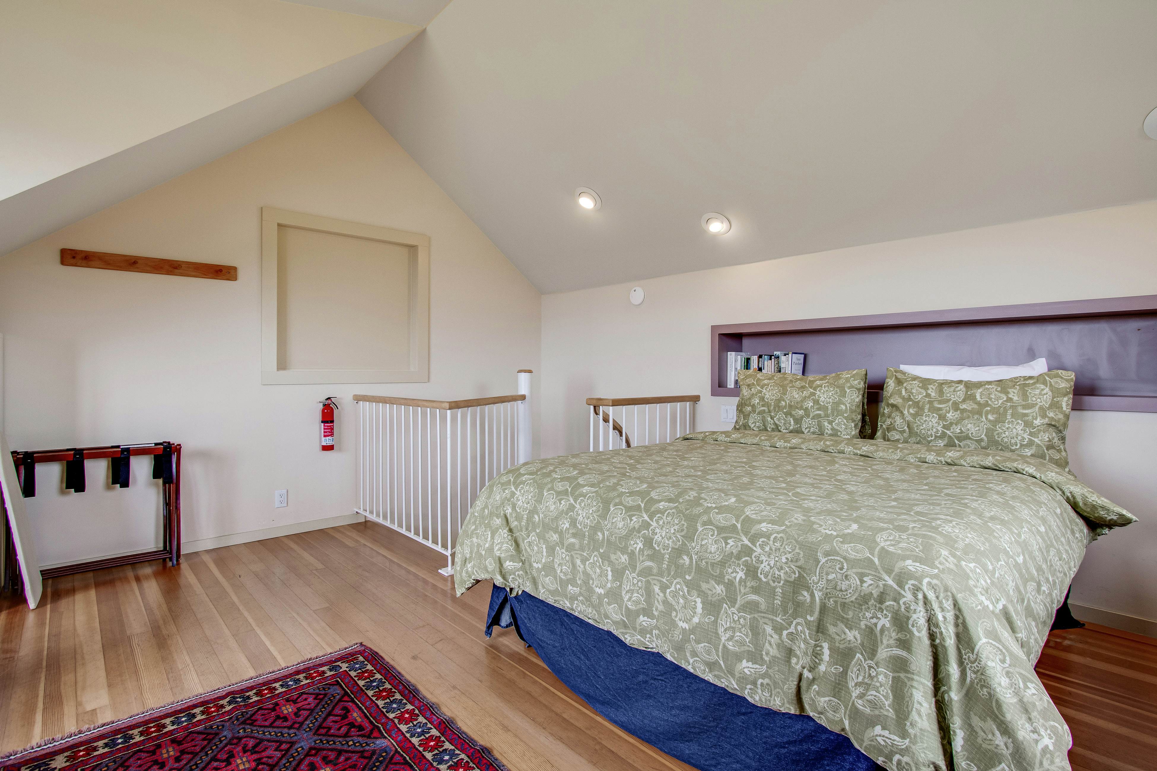 Pet-Friendly Mendocino Cottage with Ocean Views