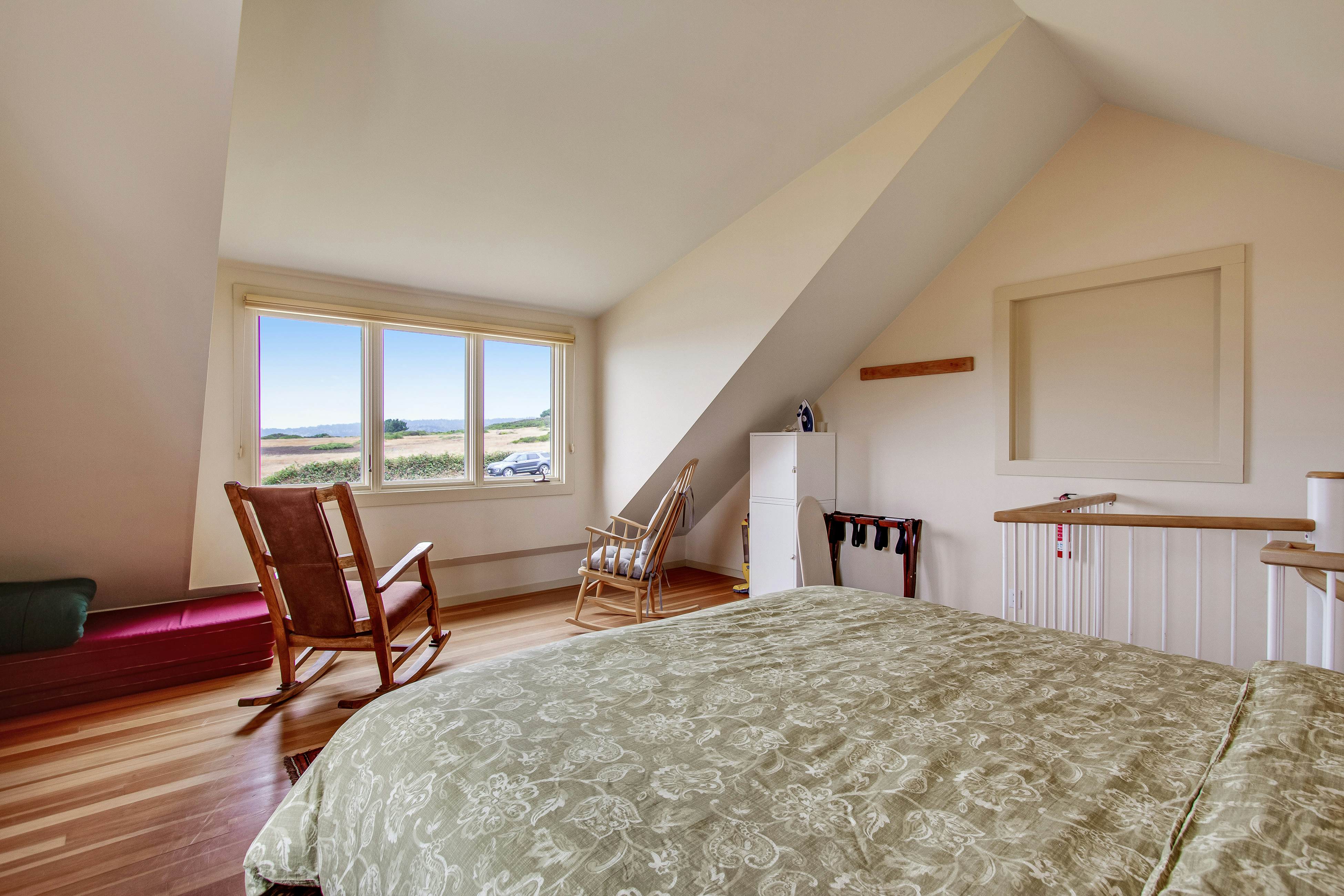 Pet-Friendly Mendocino Cottage with Ocean Views