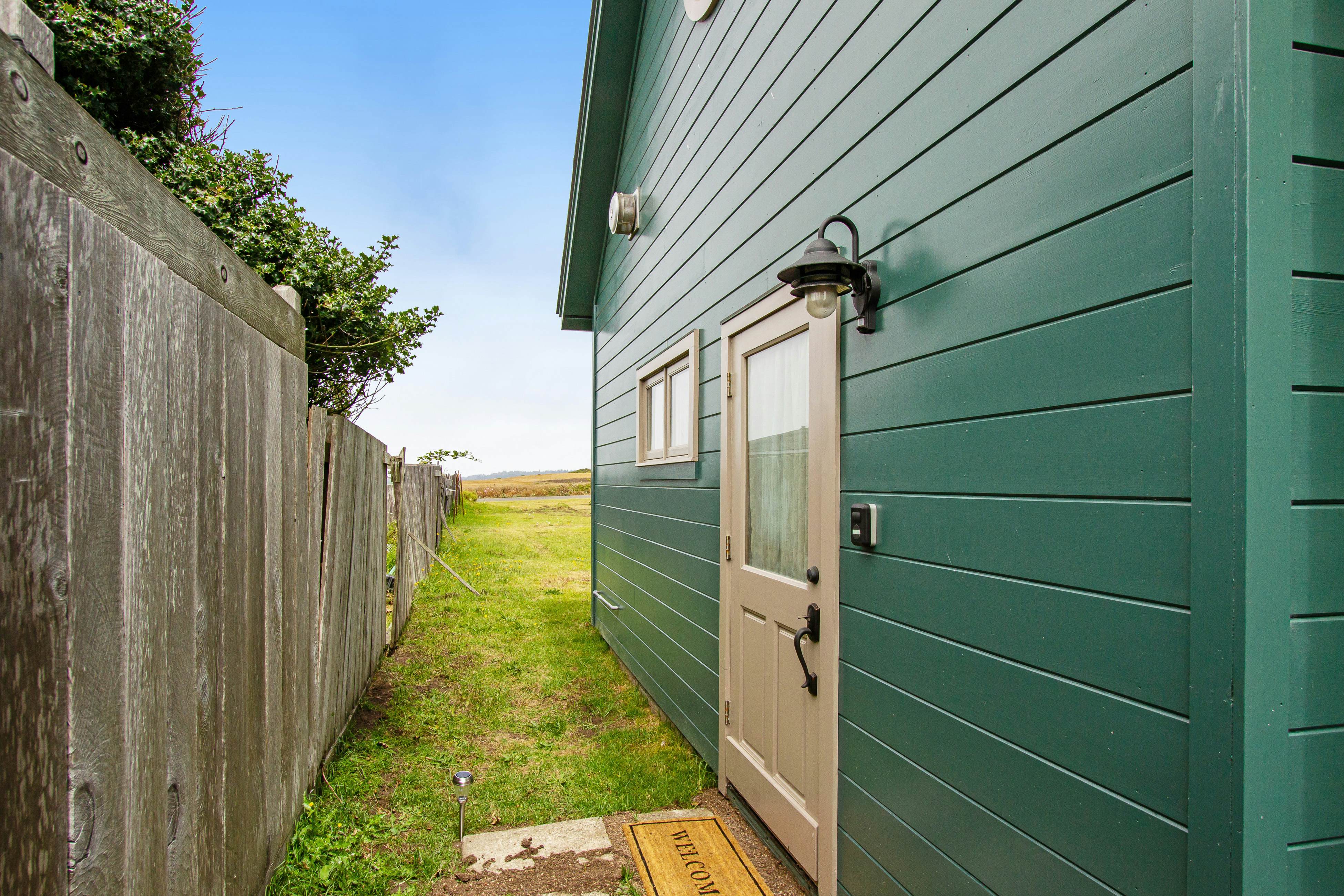 Pet-Friendly Mendocino Cottage with Ocean Views