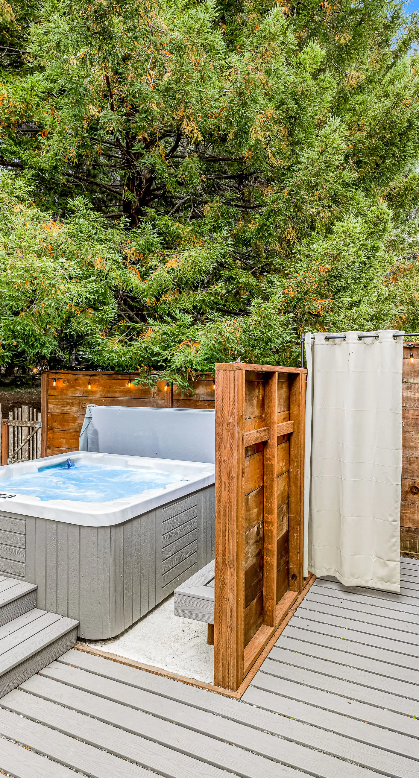 Sunny getaway with hot tub, yard & beach trail