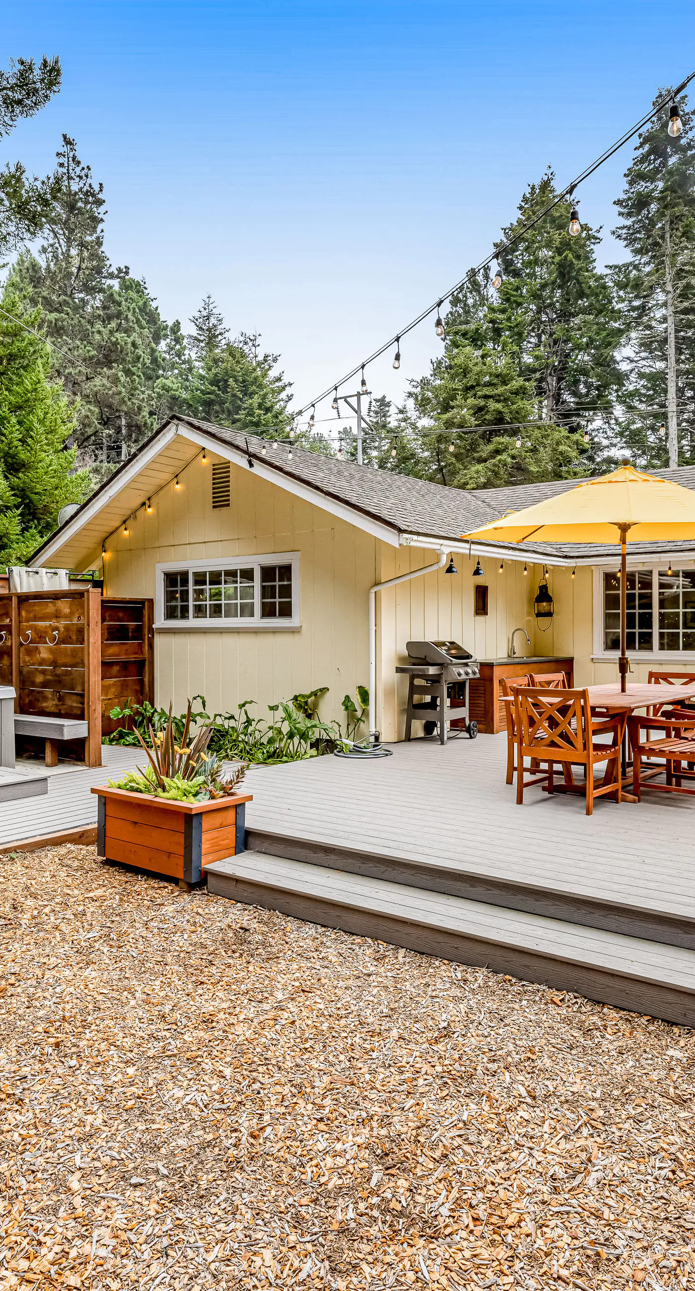 Sunny getaway with hot tub, yard & beach trail