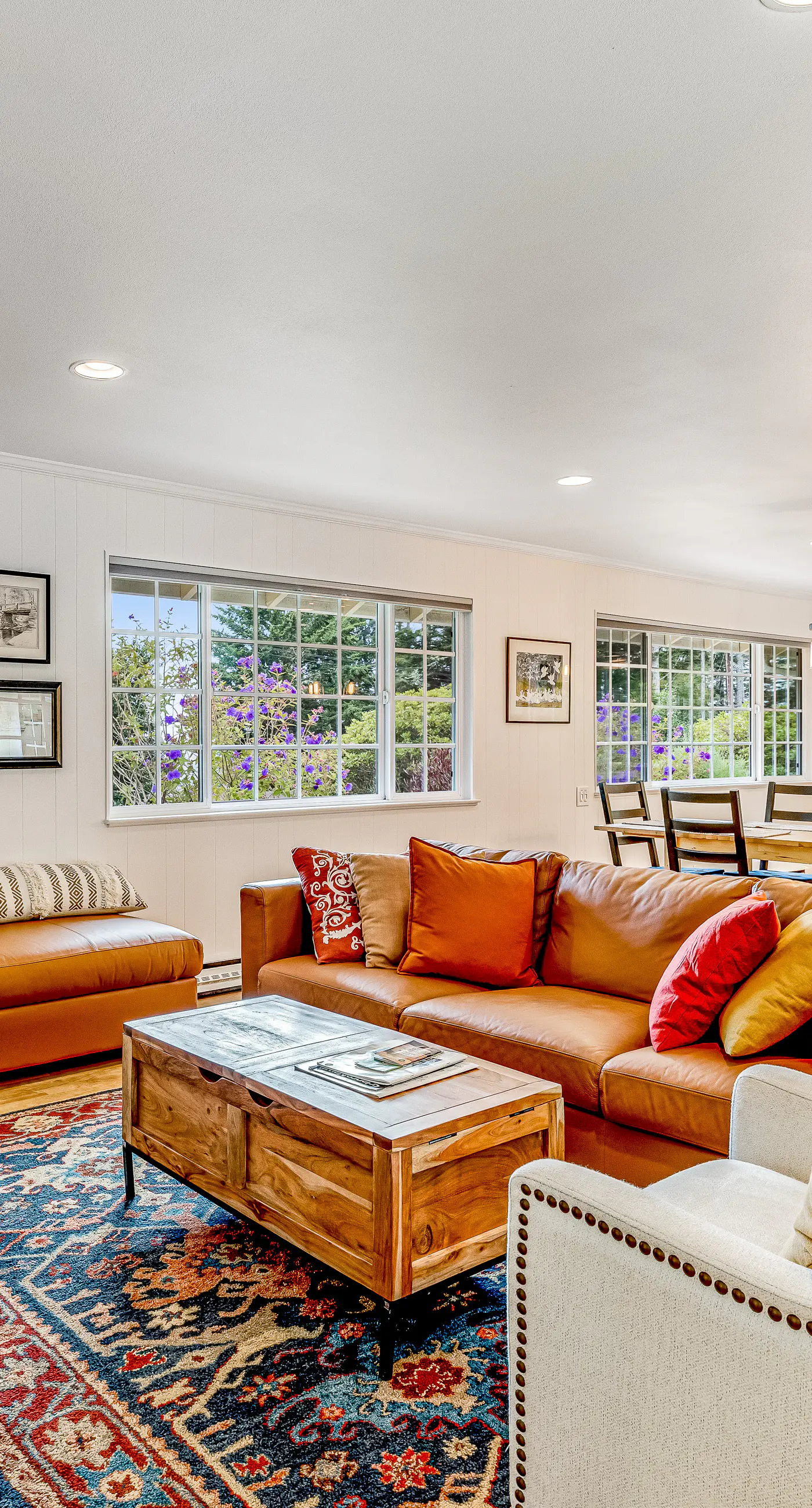 Sunny getaway with hot tub, yard & beach trail