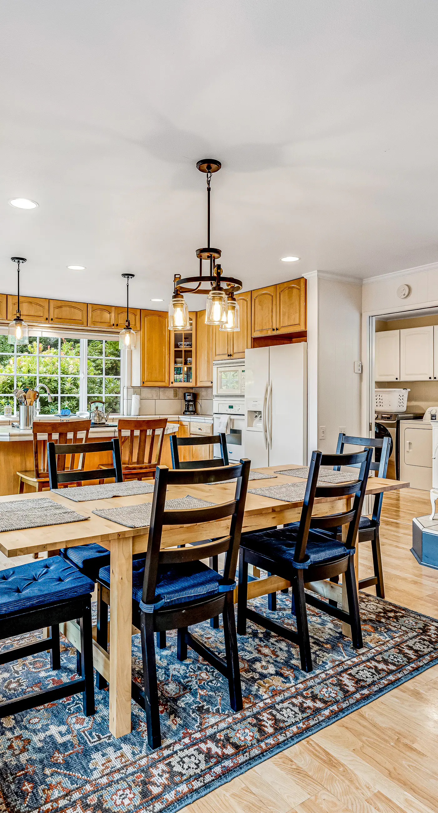 Sunny getaway with hot tub, yard & beach trail