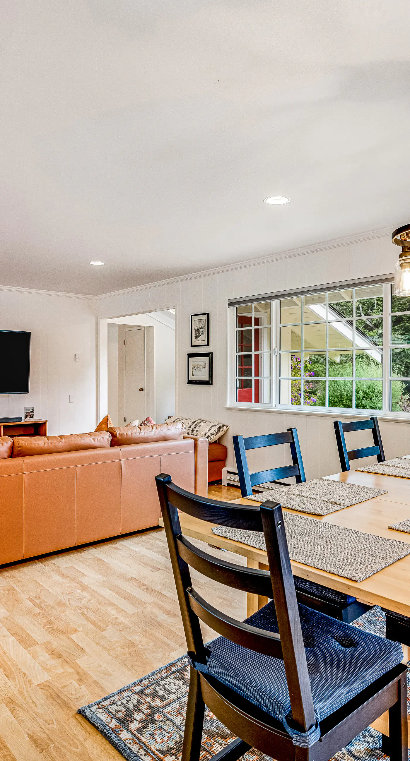 Sunny getaway with hot tub, yard & beach trail