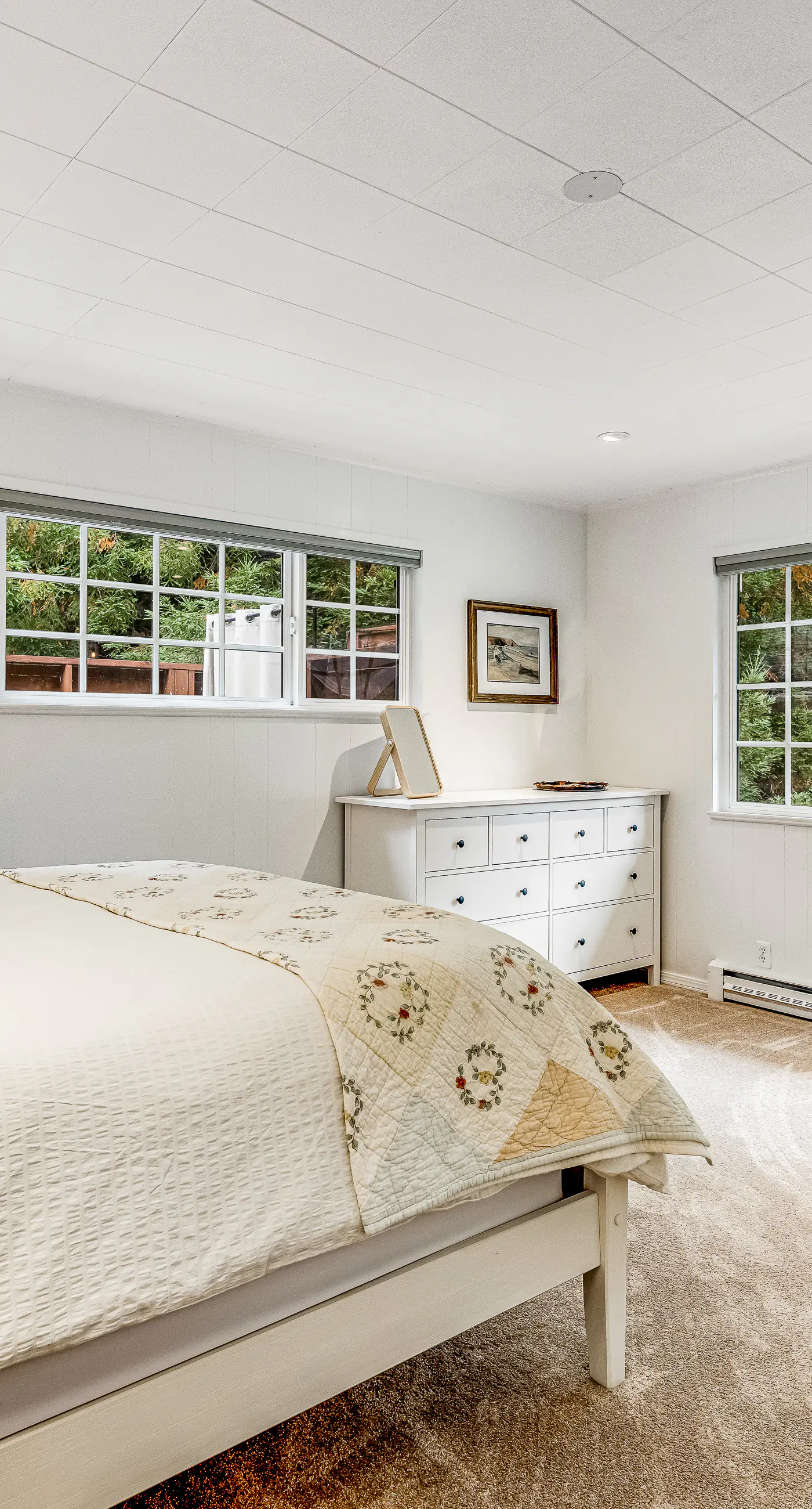 Sunny getaway with hot tub, yard & beach trail