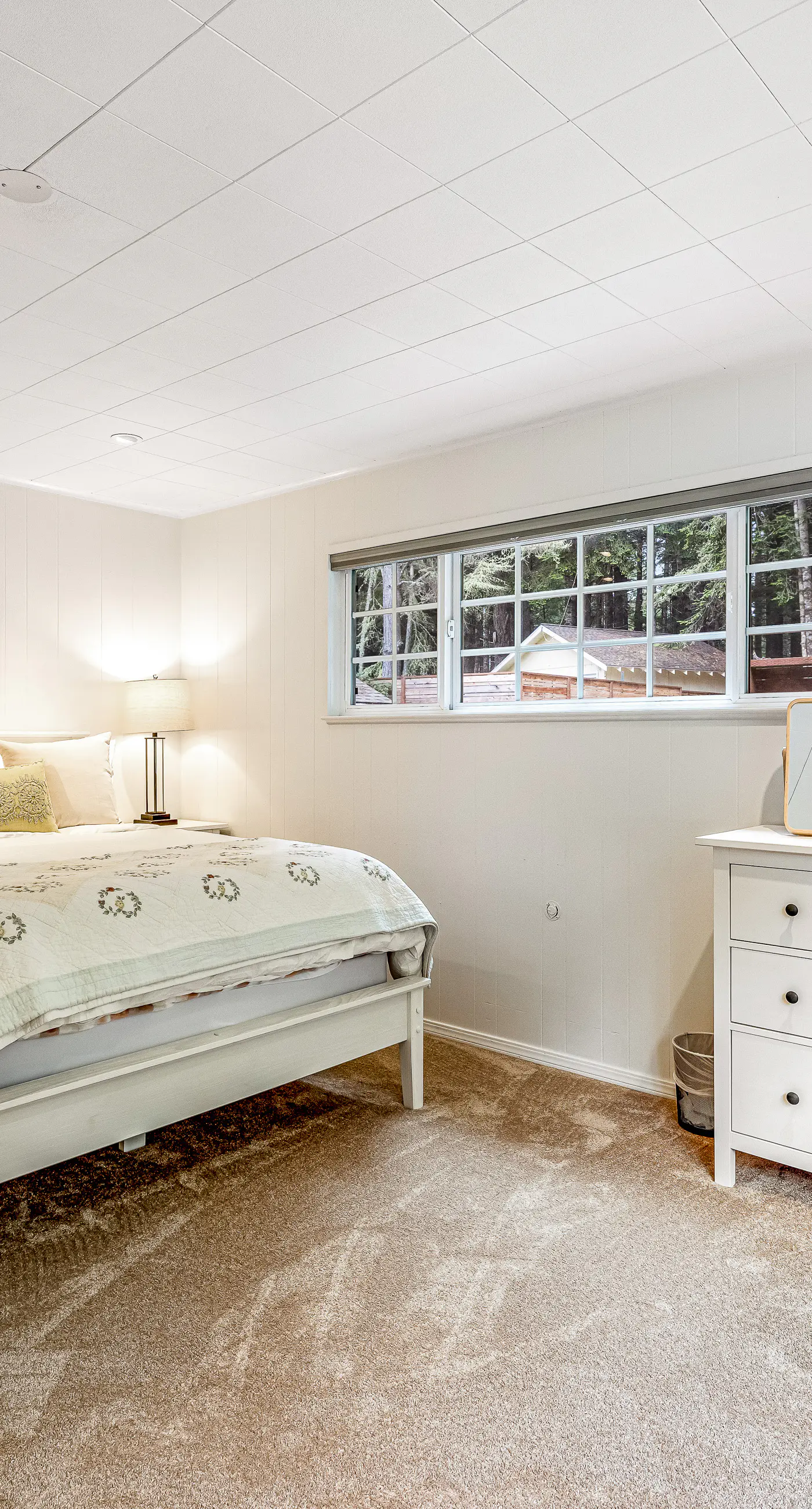 Sunny getaway with hot tub, yard & beach trail
