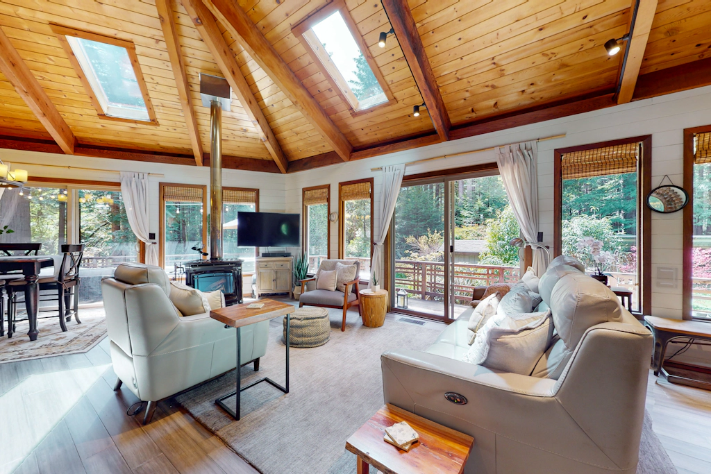 Mendocino Cozy Cabin-Large Patio, Grill & Garden