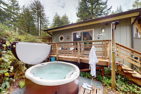 Mendocino Cozy Cabin-Large Patio, Grill & Garden