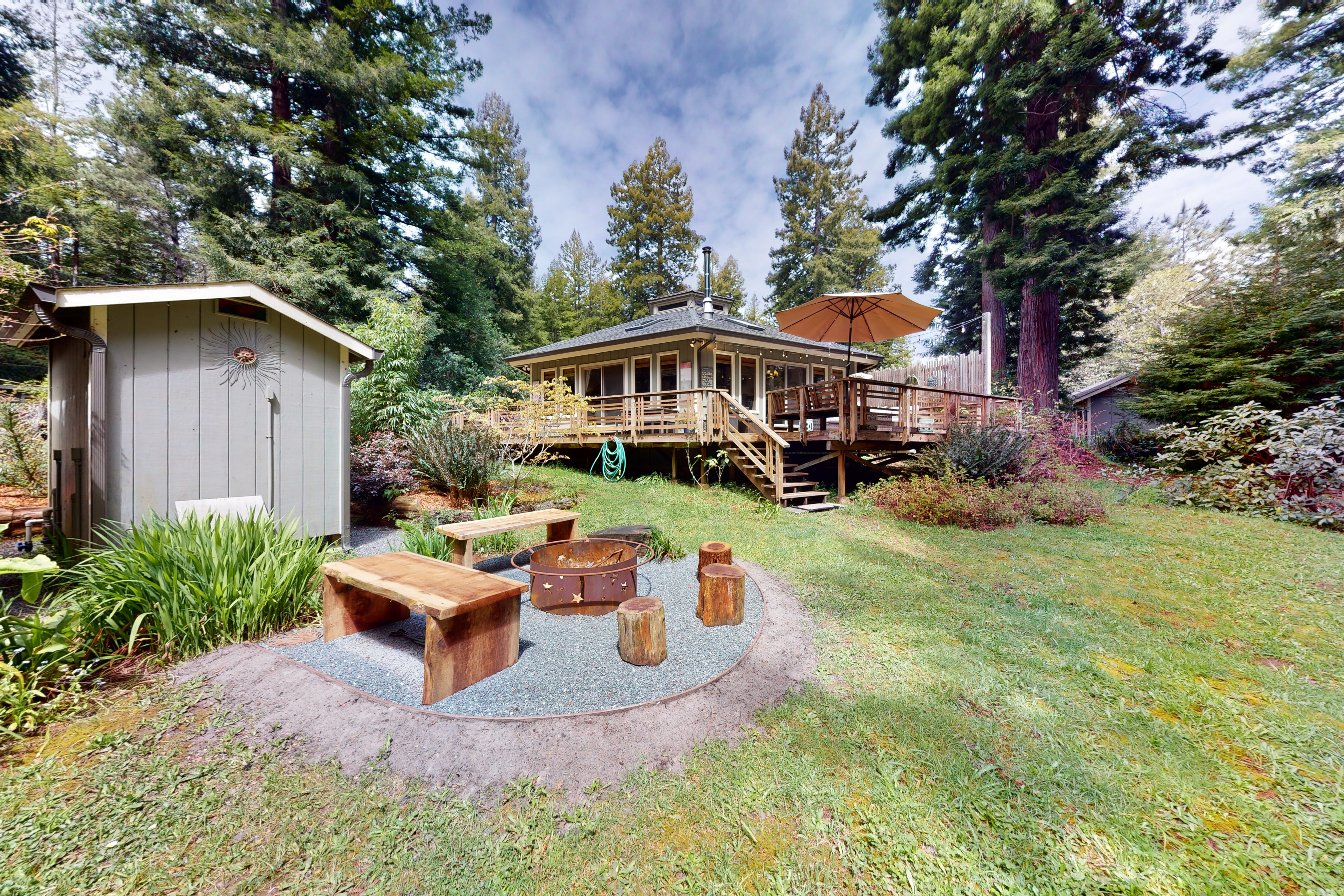 Mendocino Cozy Cabin-Large Patio, Grill & Garden