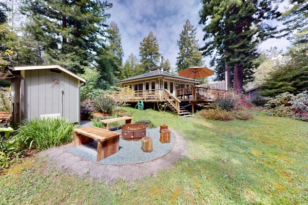 Mendocino Cozy Cabin-Large Patio, Grill & Garden