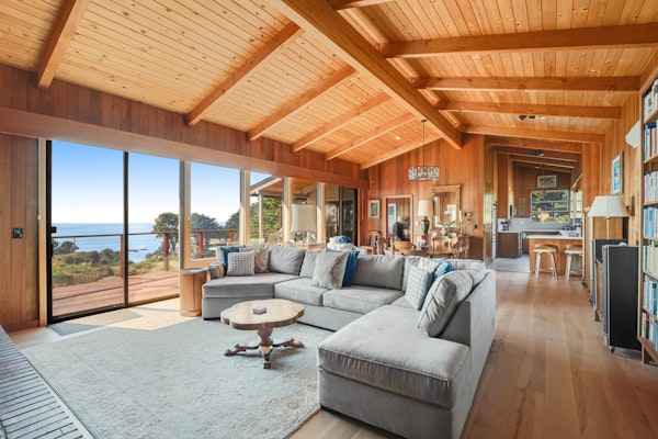 Large Mendocino Oceanfront Home - Walk to Trails