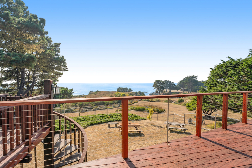Large Mendocino Oceanfront Home - Walk to Trails