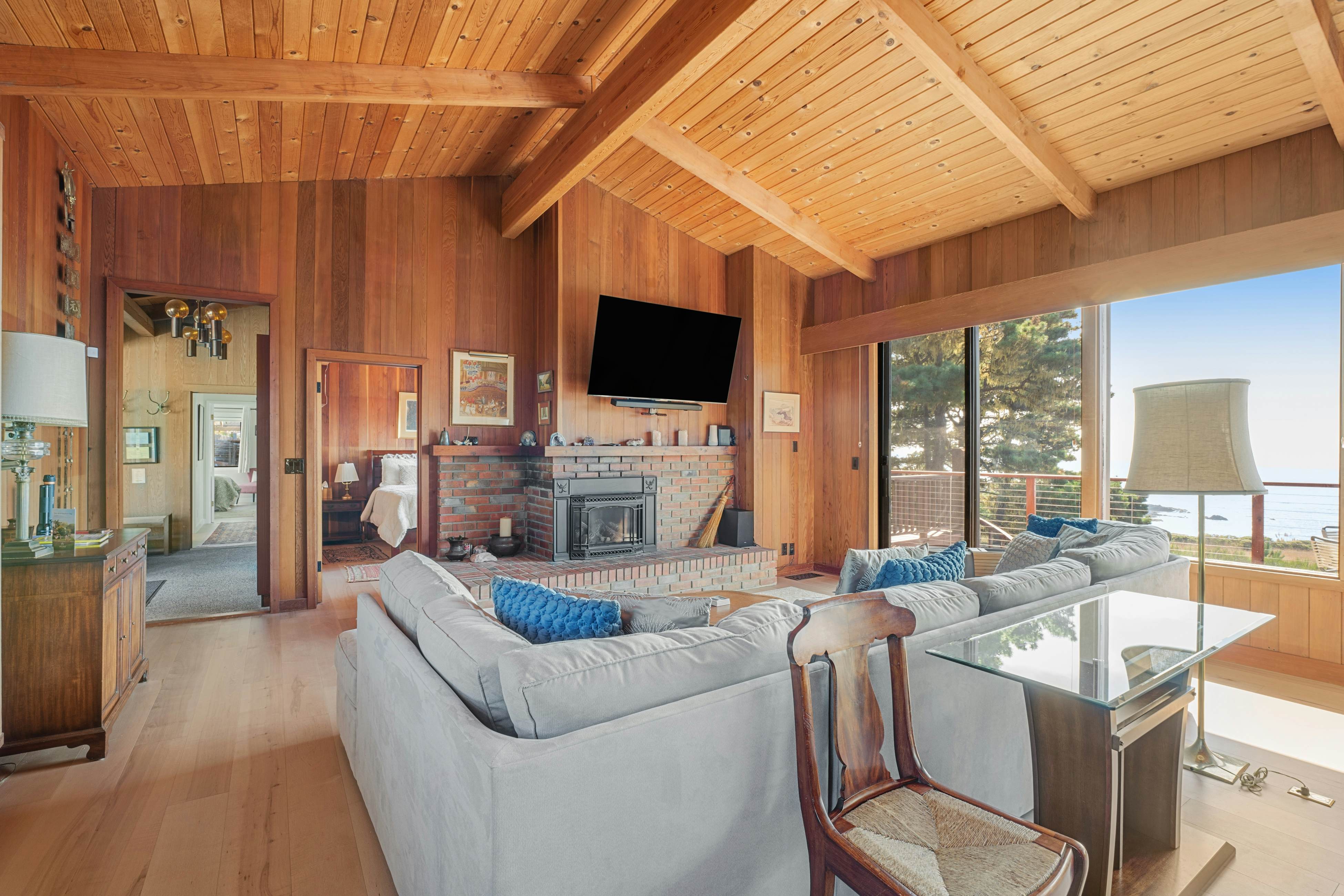 Mendocino Oceanfront: Fireplace, Dog-Friendly Home