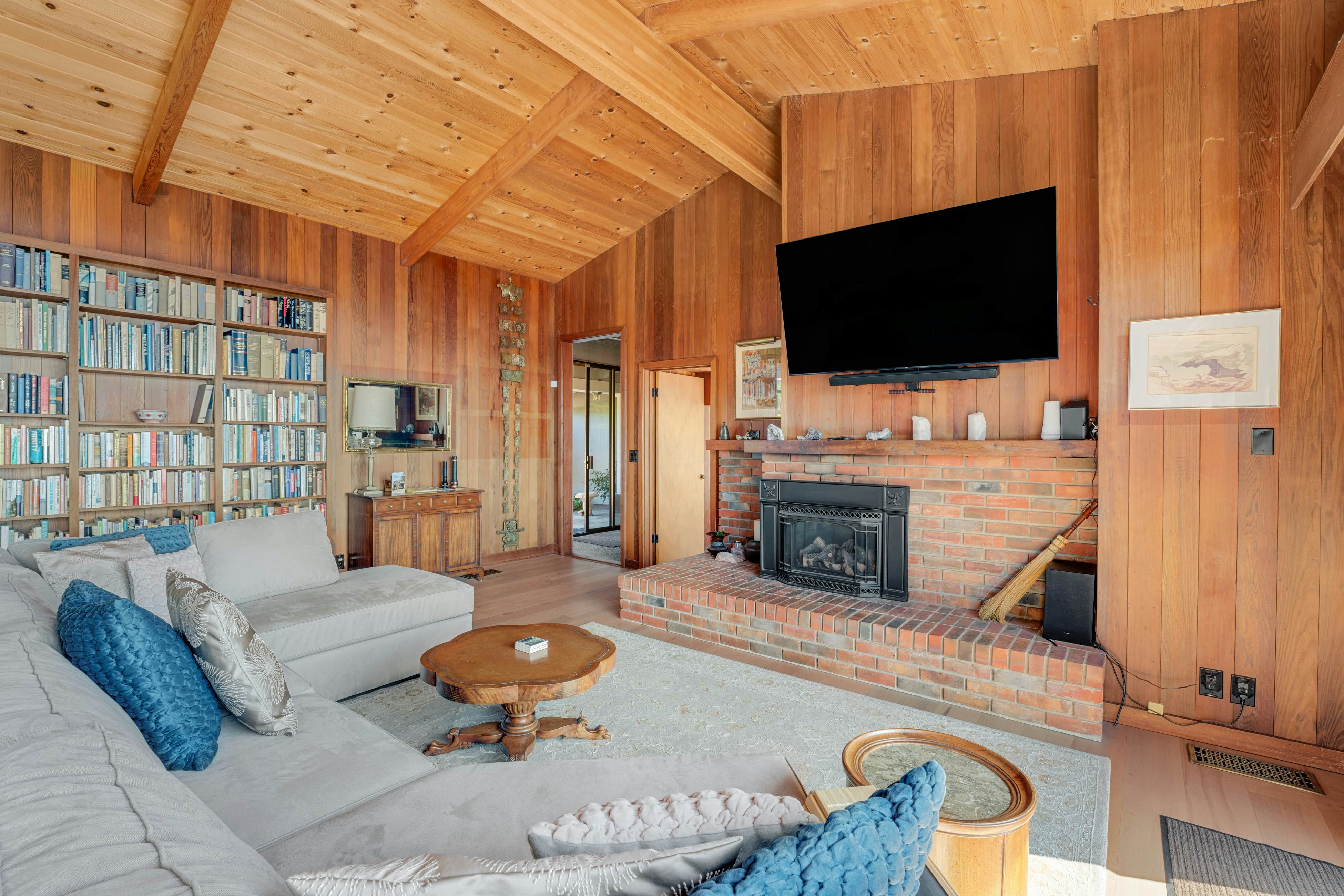 Mendocino Oceanfront: Fireplace, Dog-Friendly Home