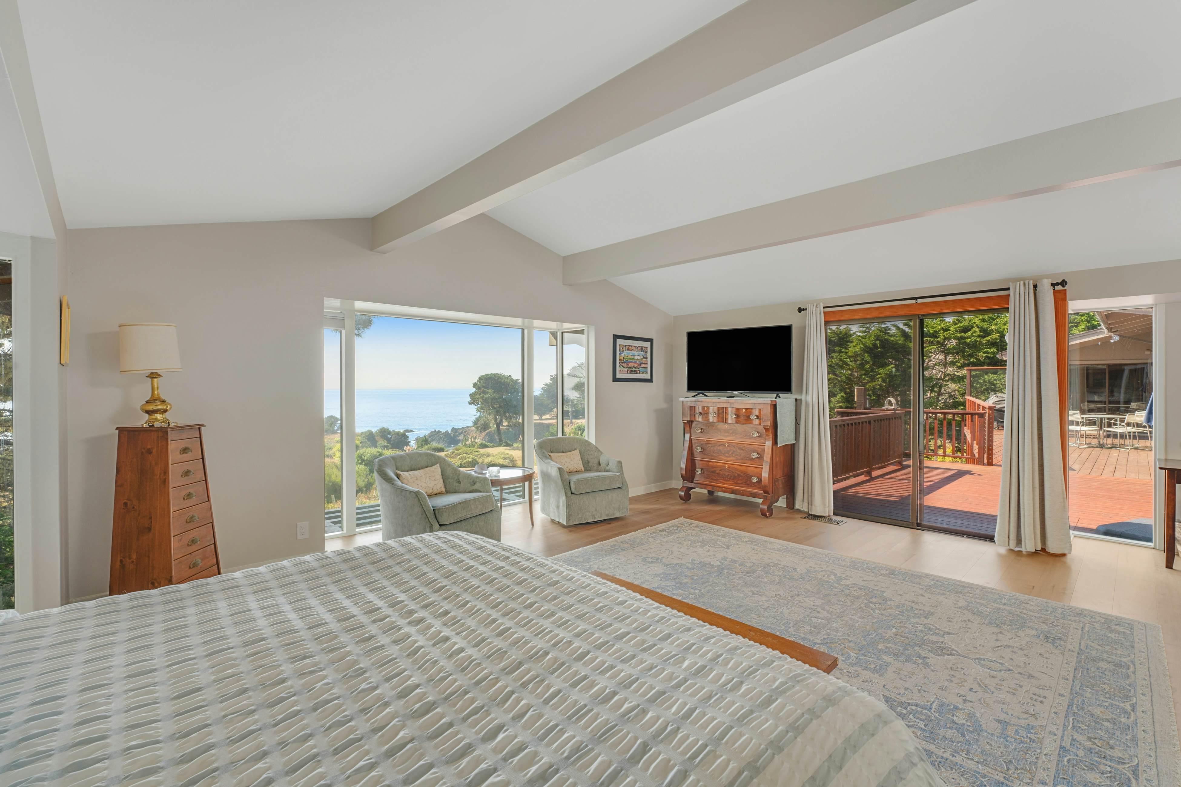 Mendocino Oceanfront: Fireplace, Dog-Friendly Home