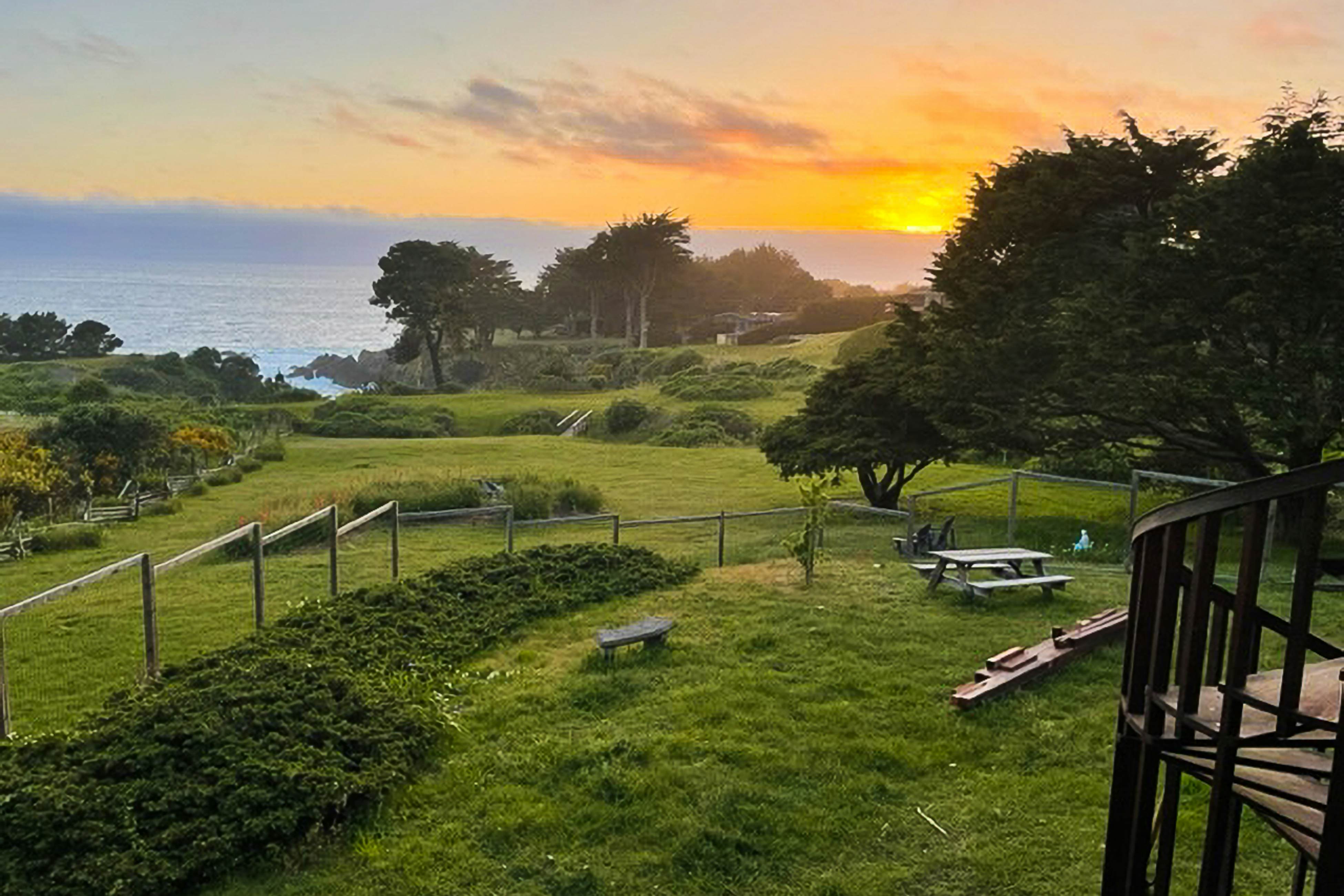 Mendocino Oceanfront: Fireplace, Dog-Friendly Home