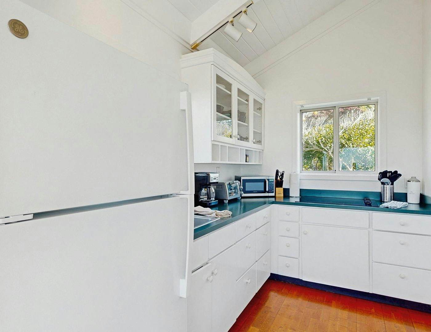 Oceanfront cottage with beach views & deck