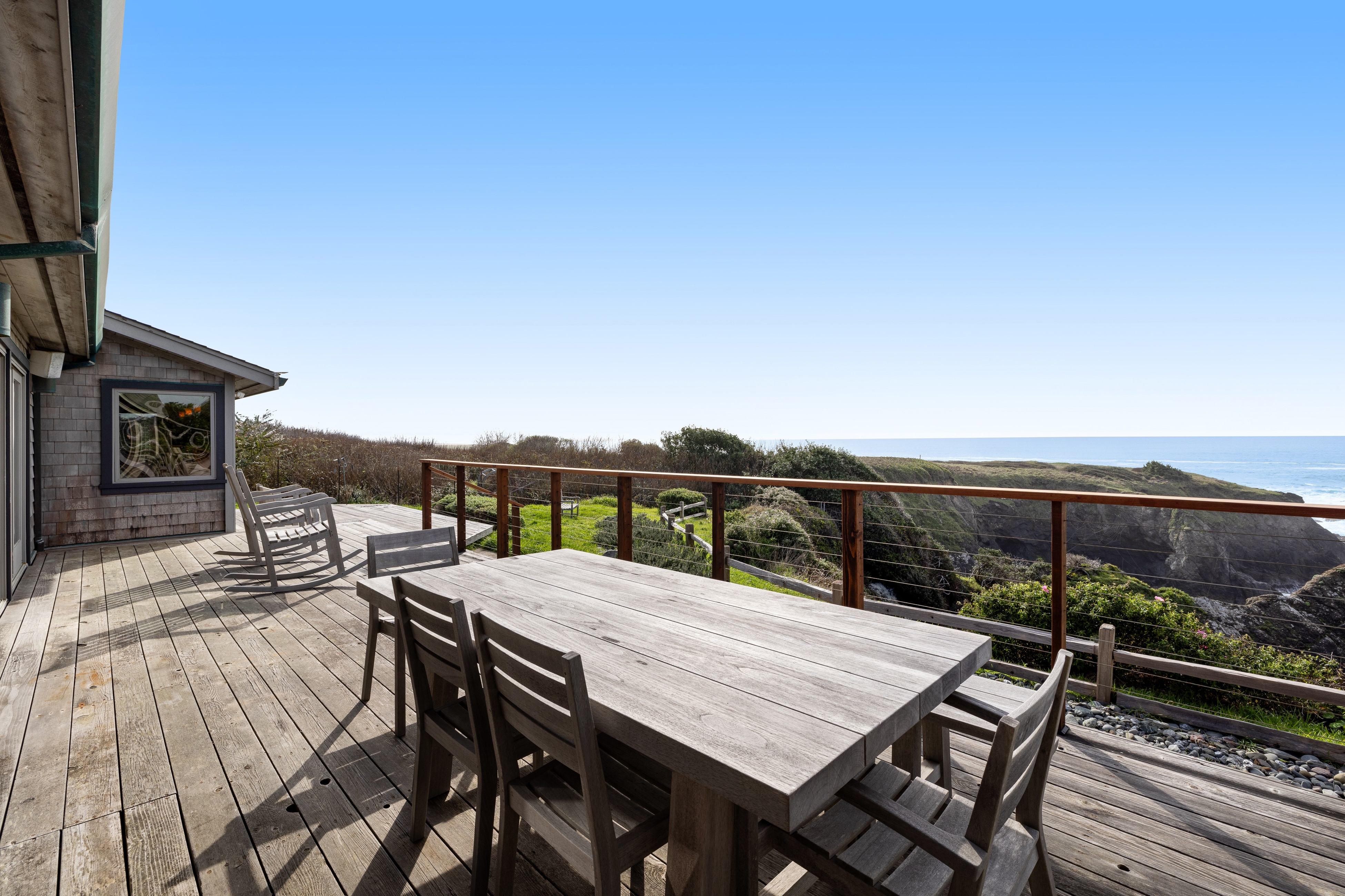 Luxe Remodeled Oceanfront Home on the Bluff