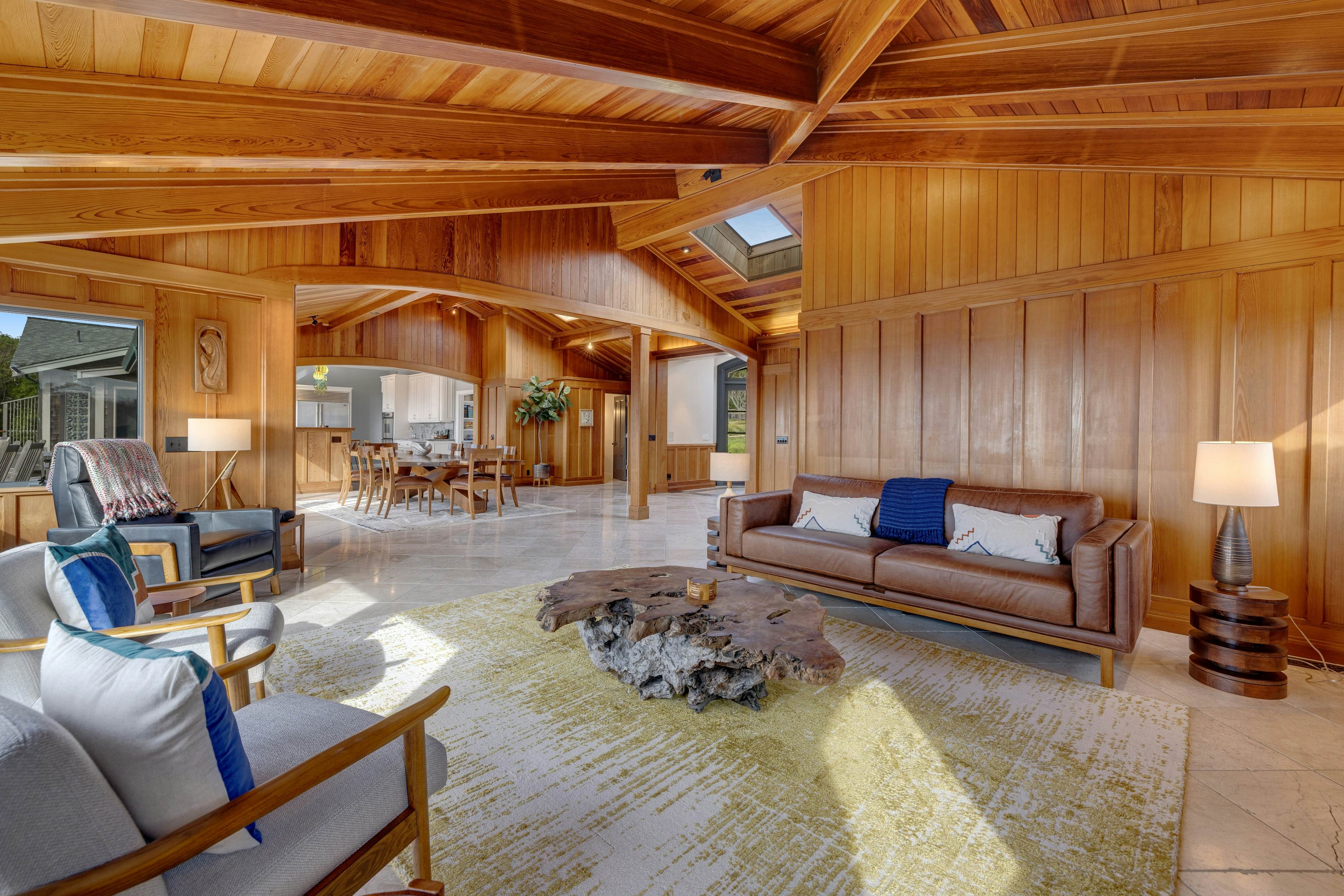 Oceanfront Home: Views, Fireplace & Jetted Tub