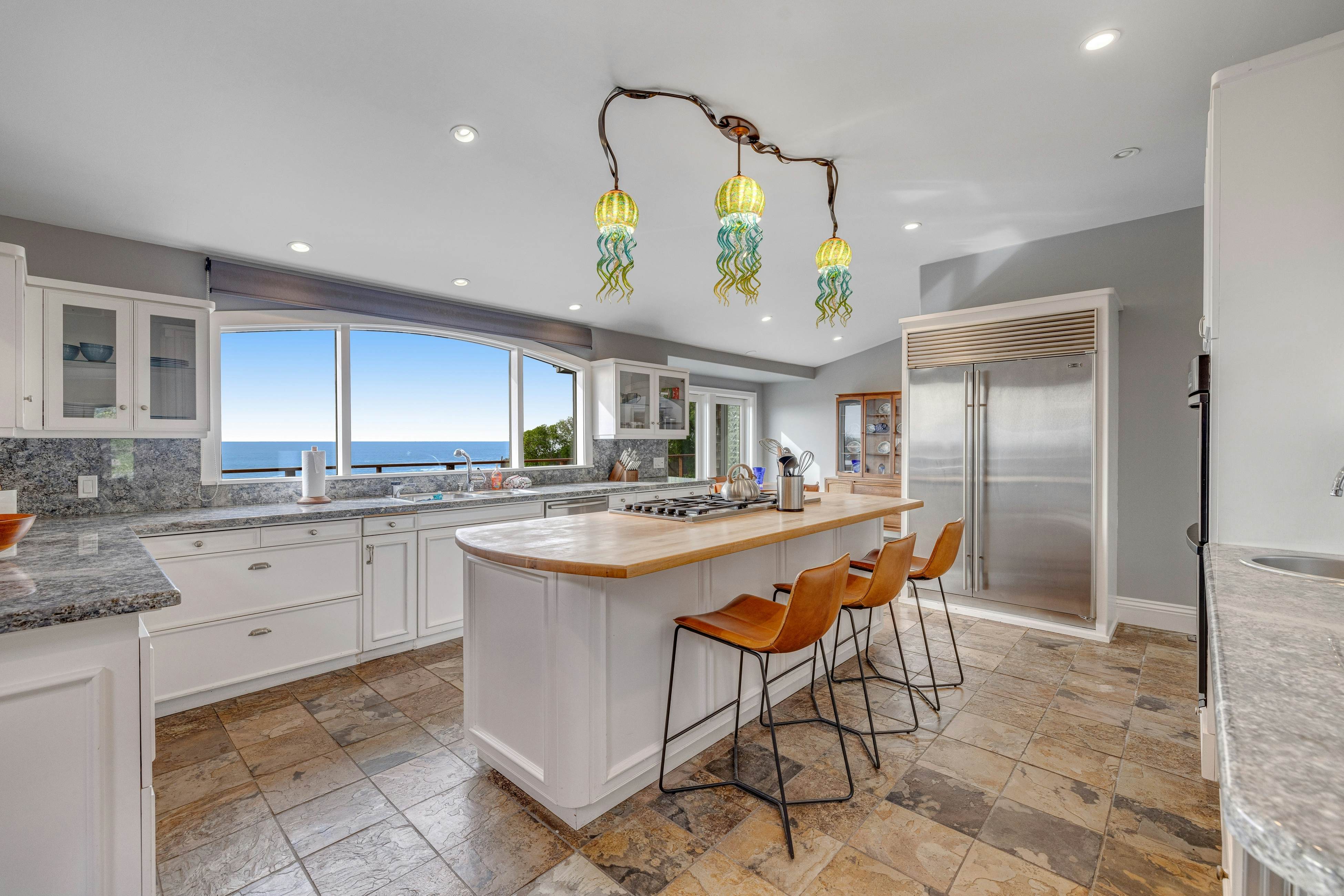 Oceanfront Home: Views, Fireplace & Jetted Tub