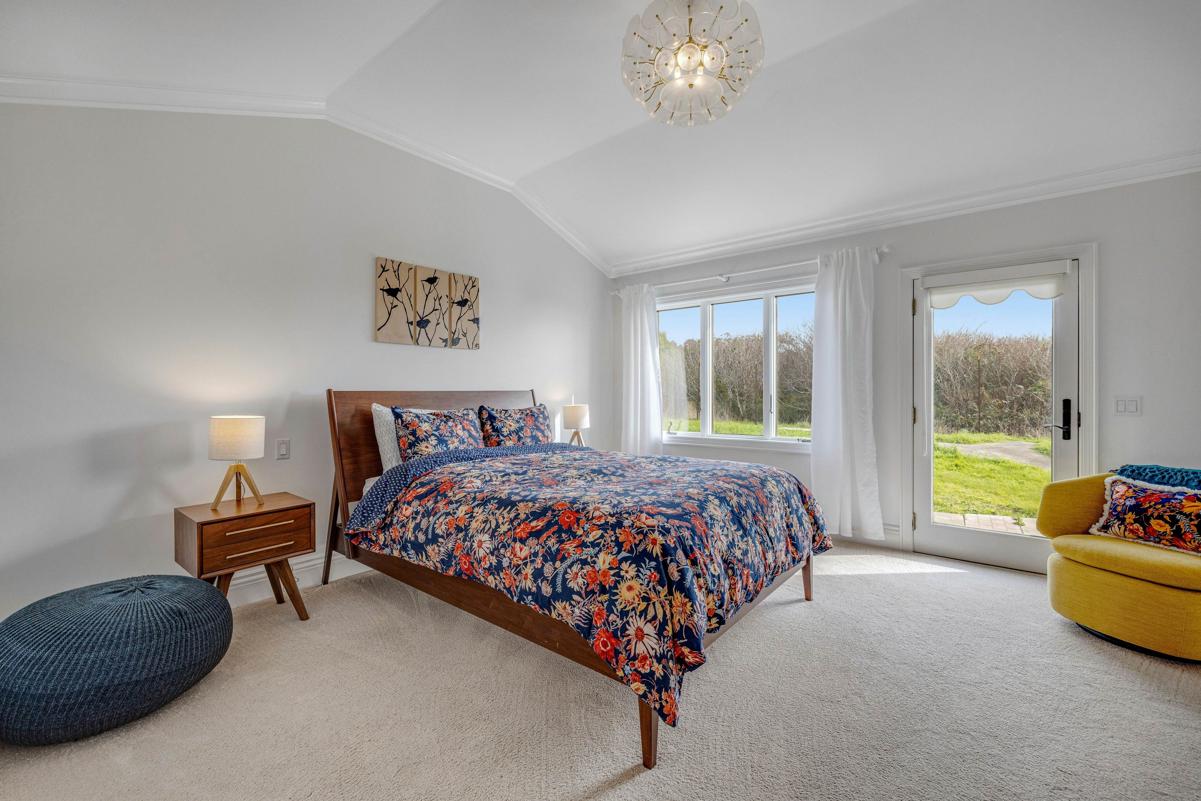 Oceanfront Home: Views, Fireplace & Jetted Tub