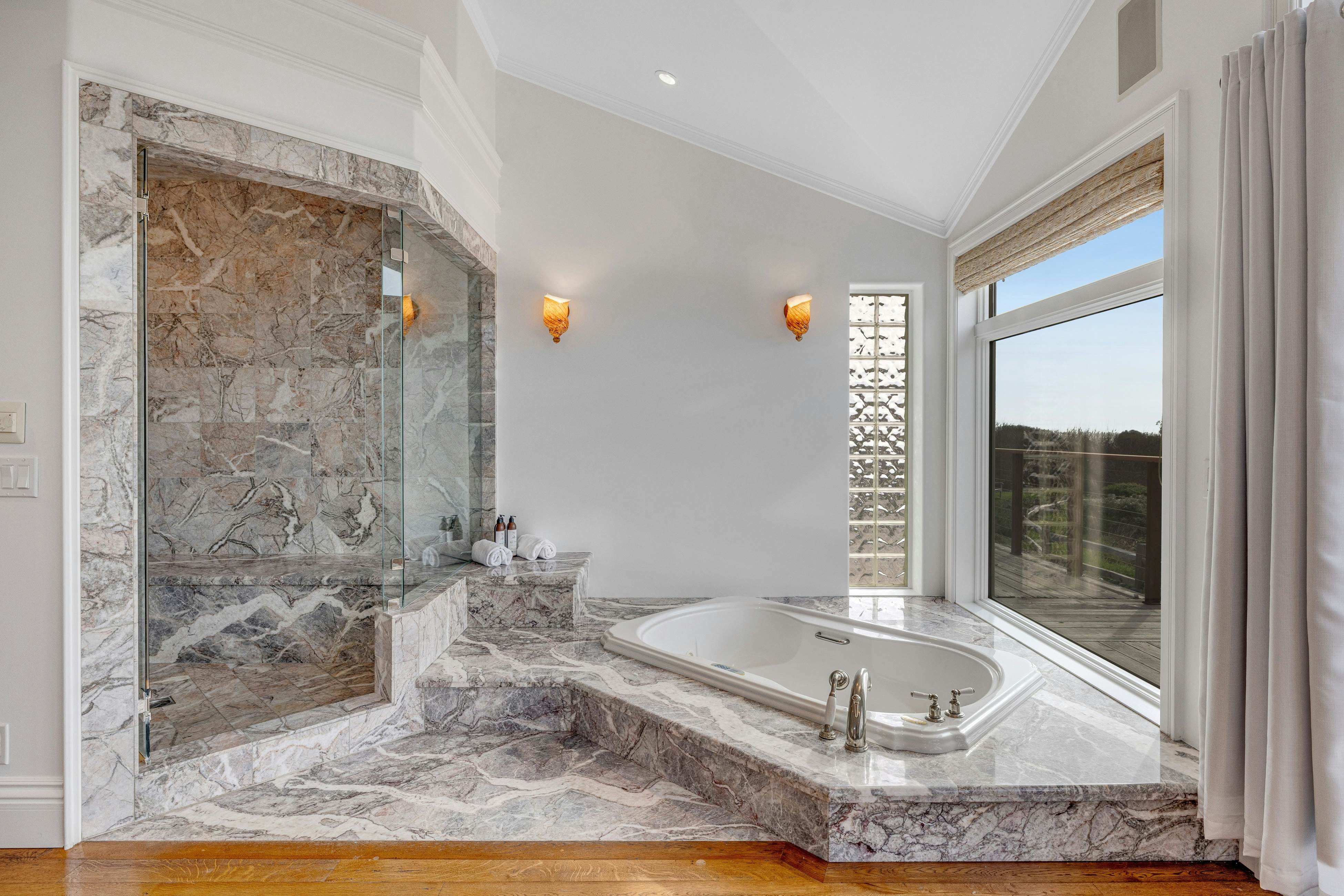Oceanfront Home: Views, Fireplace & Jetted Tub