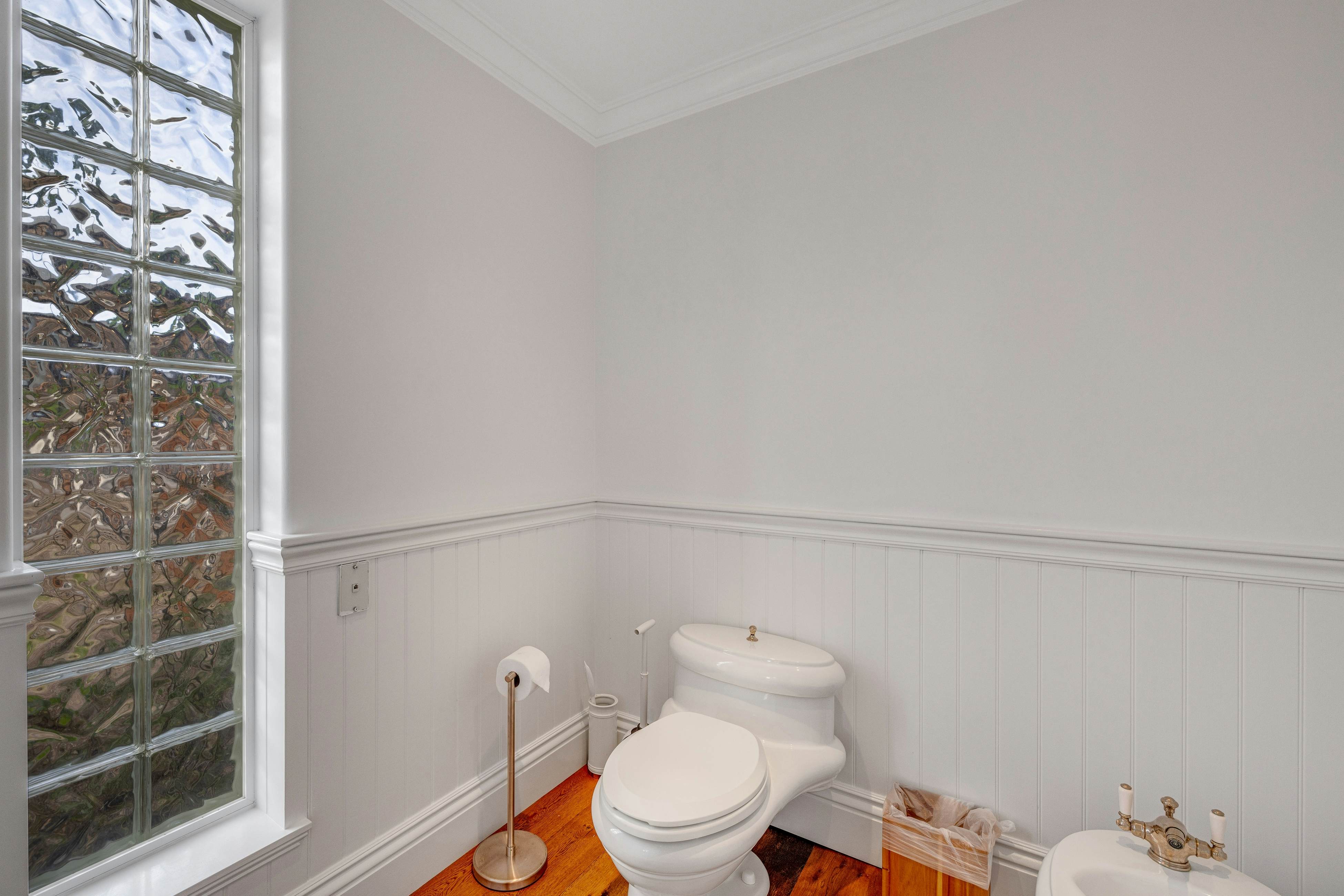 Oceanfront Home: Views, Fireplace & Jetted Tub