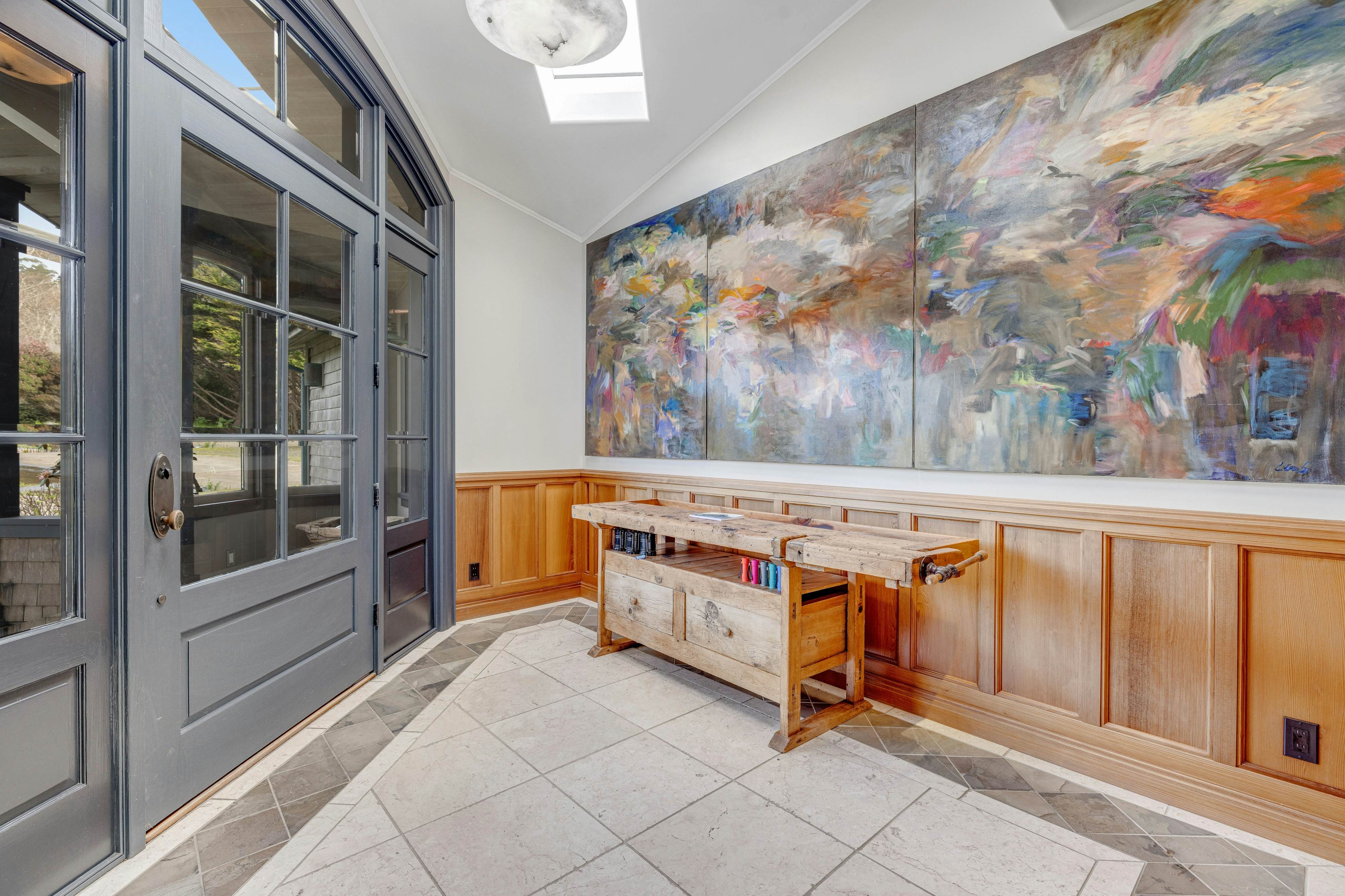 Oceanfront Home: Views, Fireplace & Jetted Tub