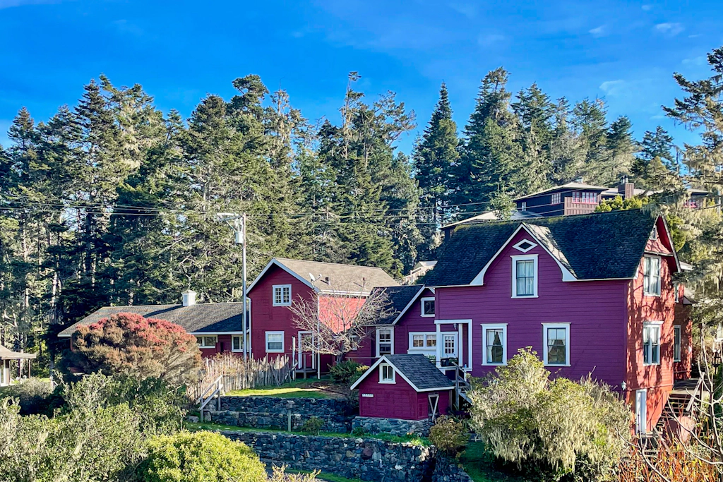 Prime Mendocino Retreat with Hot Tub & 2 Kitchens