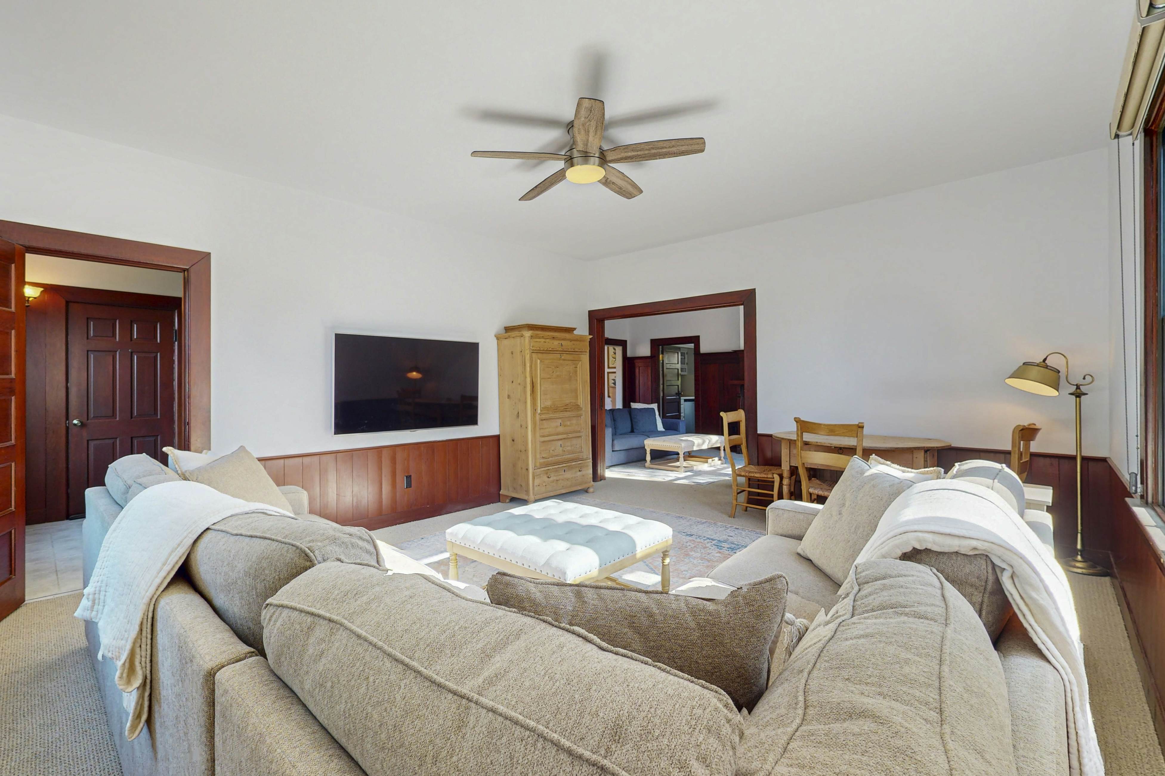 Mendocino Retreat: Hot Tub & 2 Kitchens