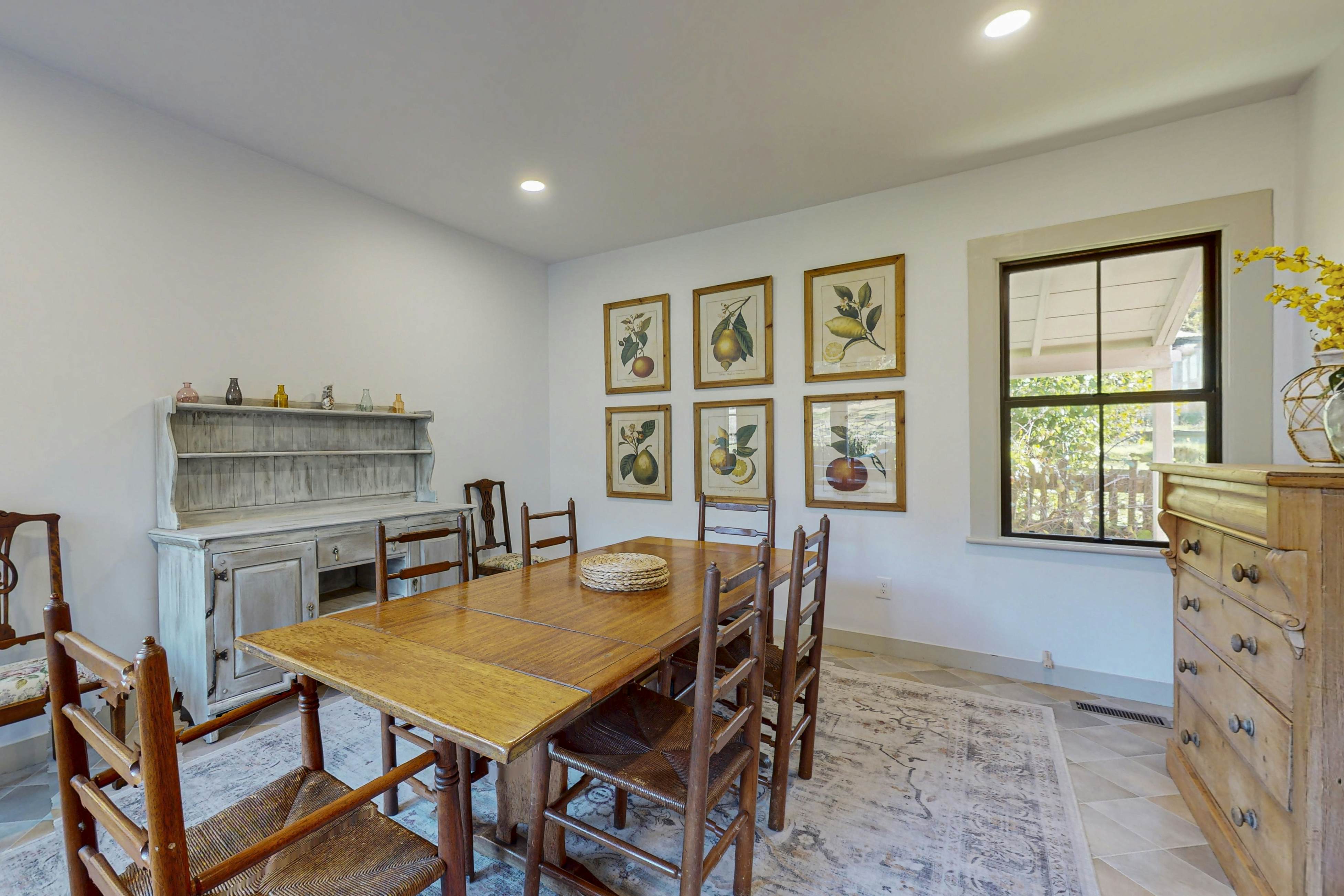 Mendocino Retreat: Hot Tub & 2 Kitchens