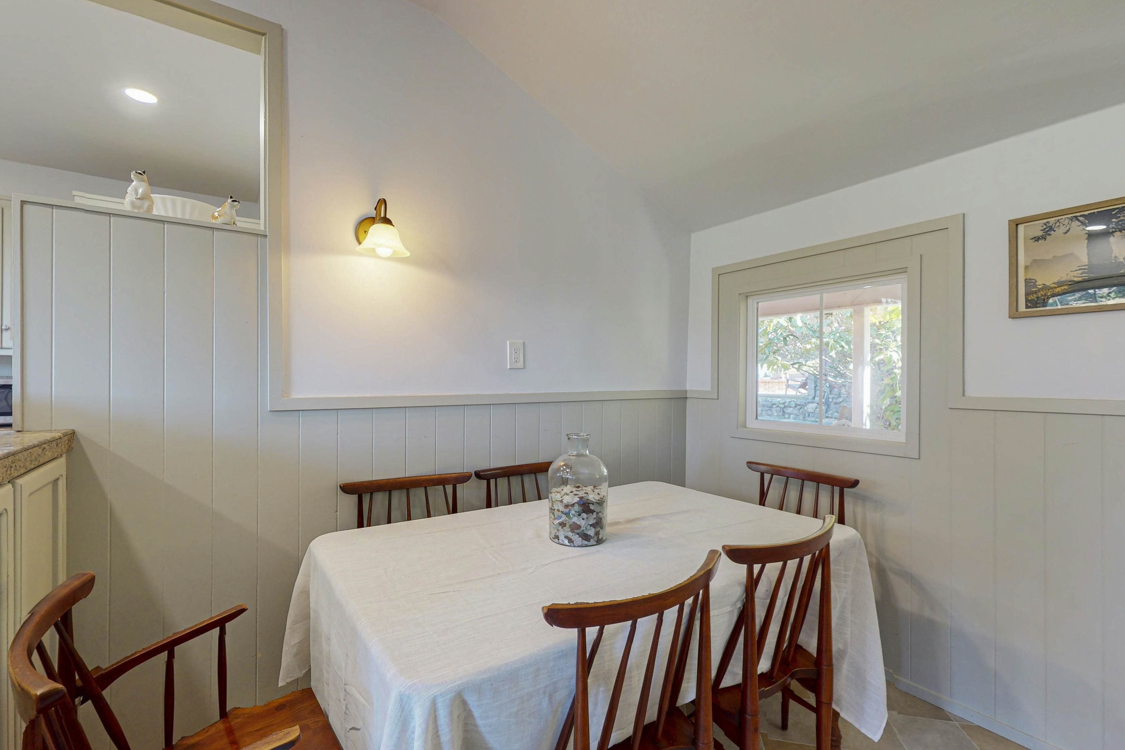 Mendocino Retreat: Hot Tub & 2 Kitchens