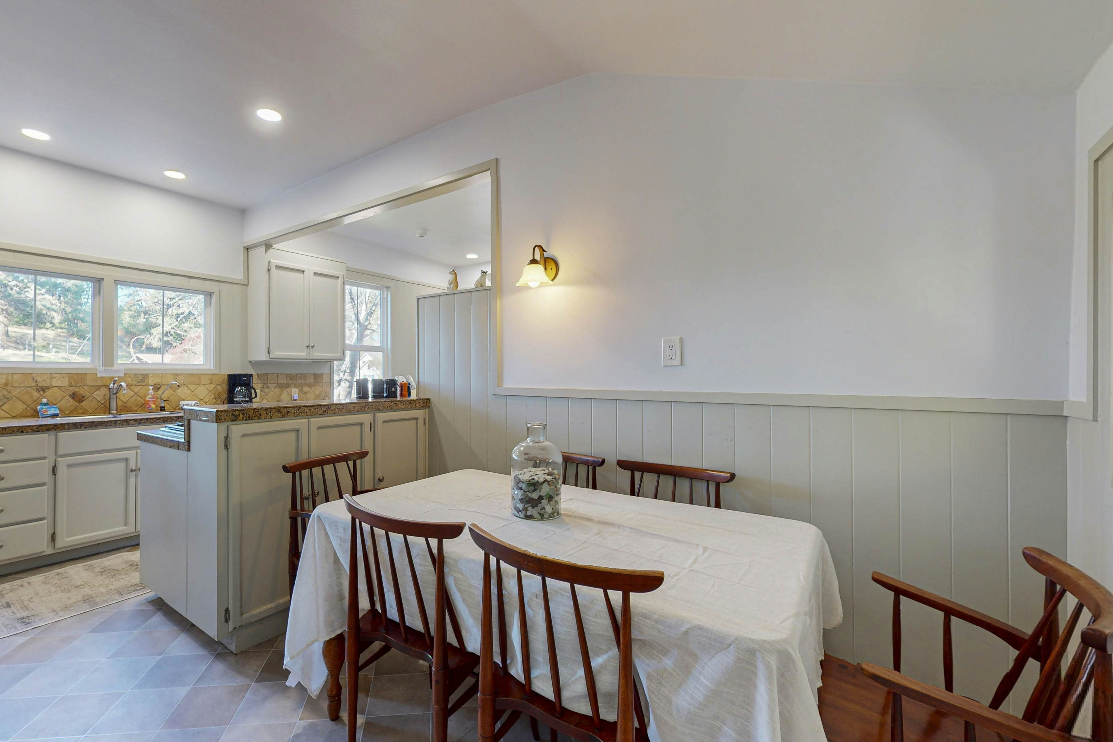 Mendocino Retreat: Hot Tub & 2 Kitchens