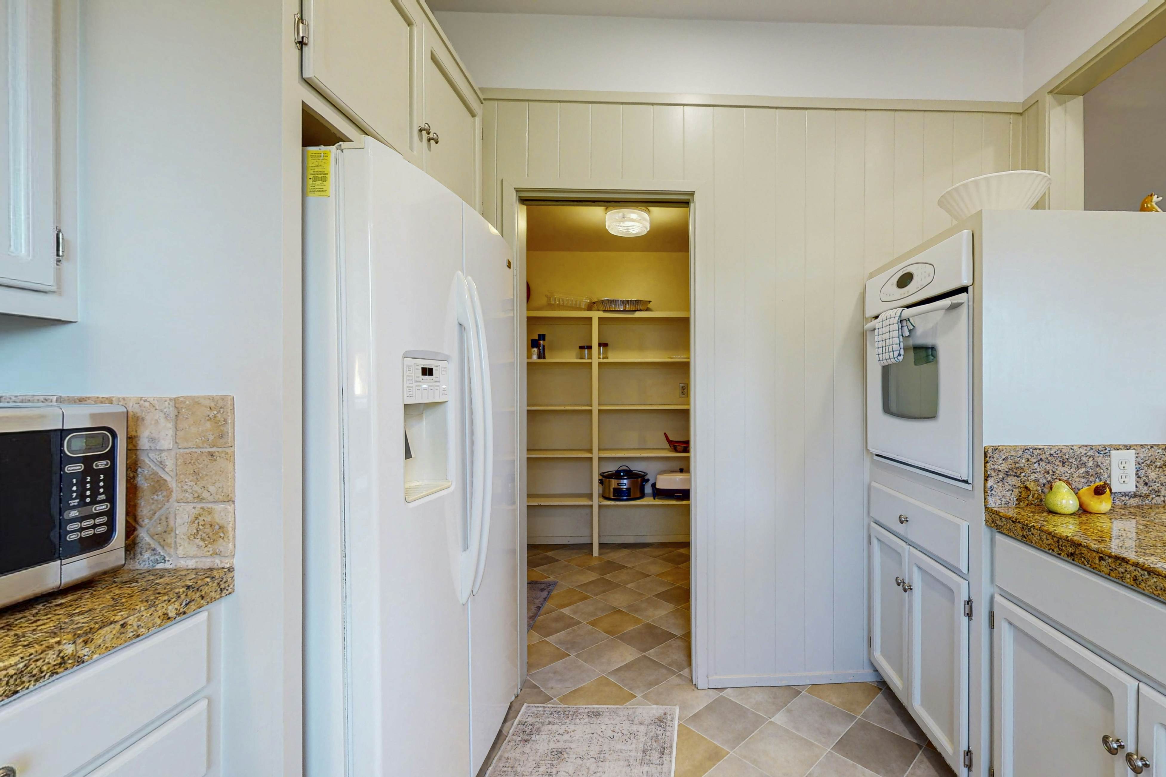 Mendocino Retreat: Hot Tub & 2 Kitchens