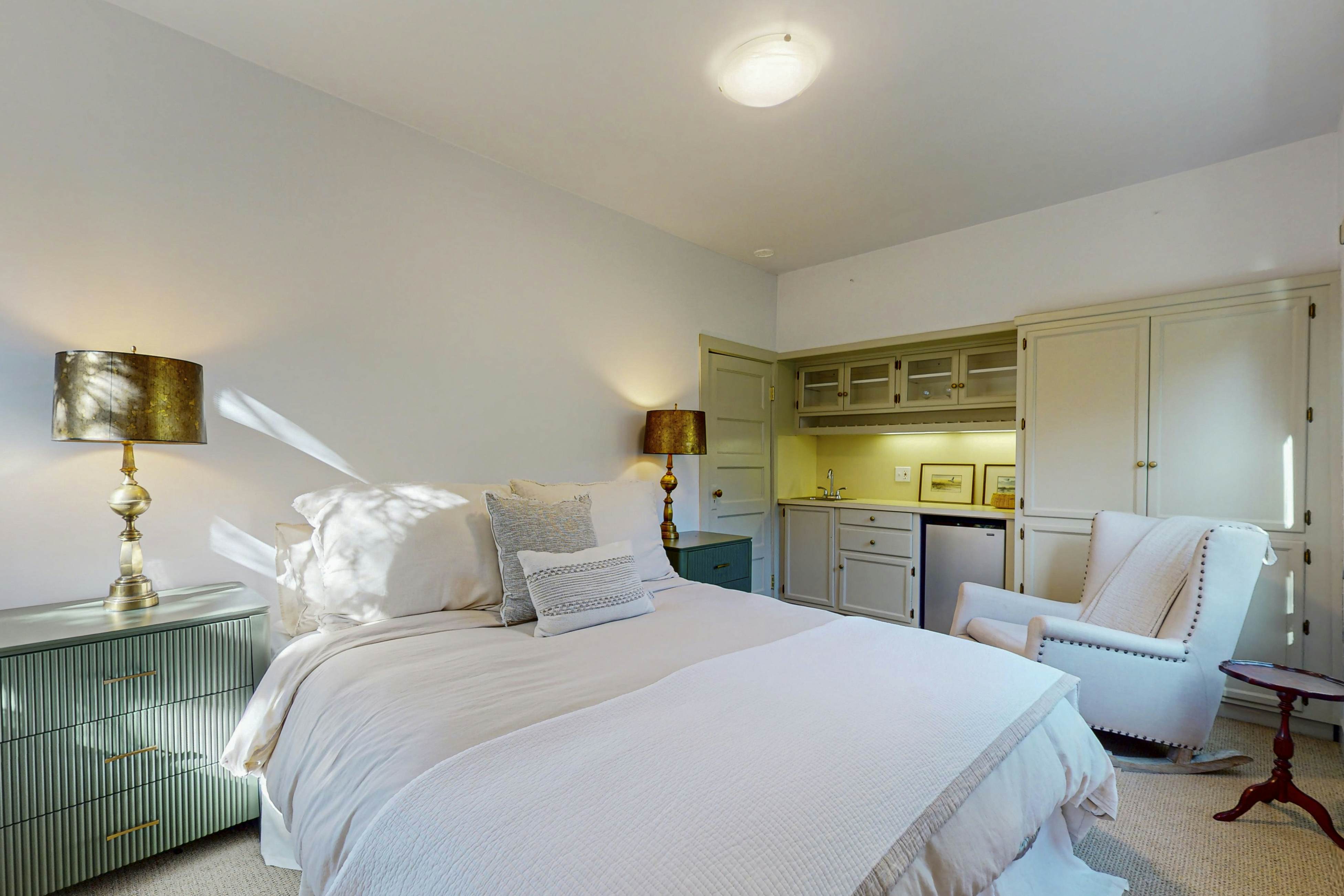 Mendocino Retreat: Hot Tub & 2 Kitchens