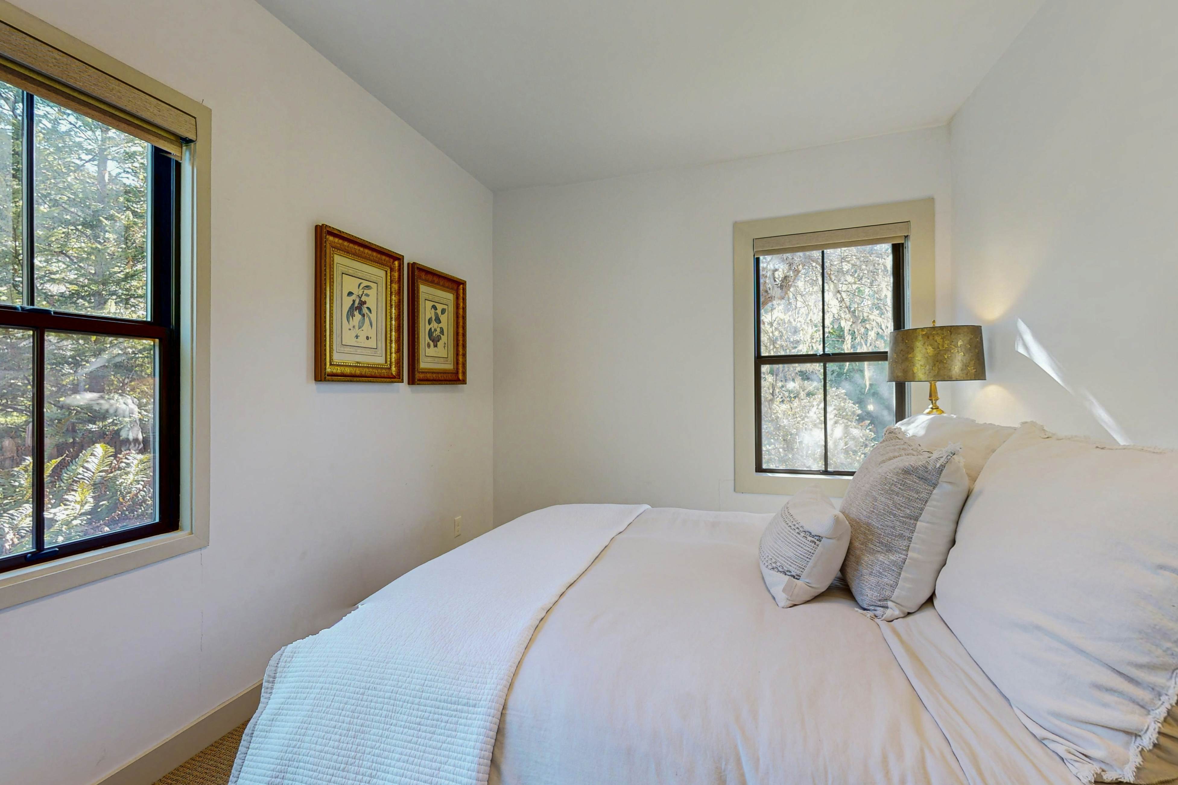 Mendocino Retreat: Hot Tub & 2 Kitchens