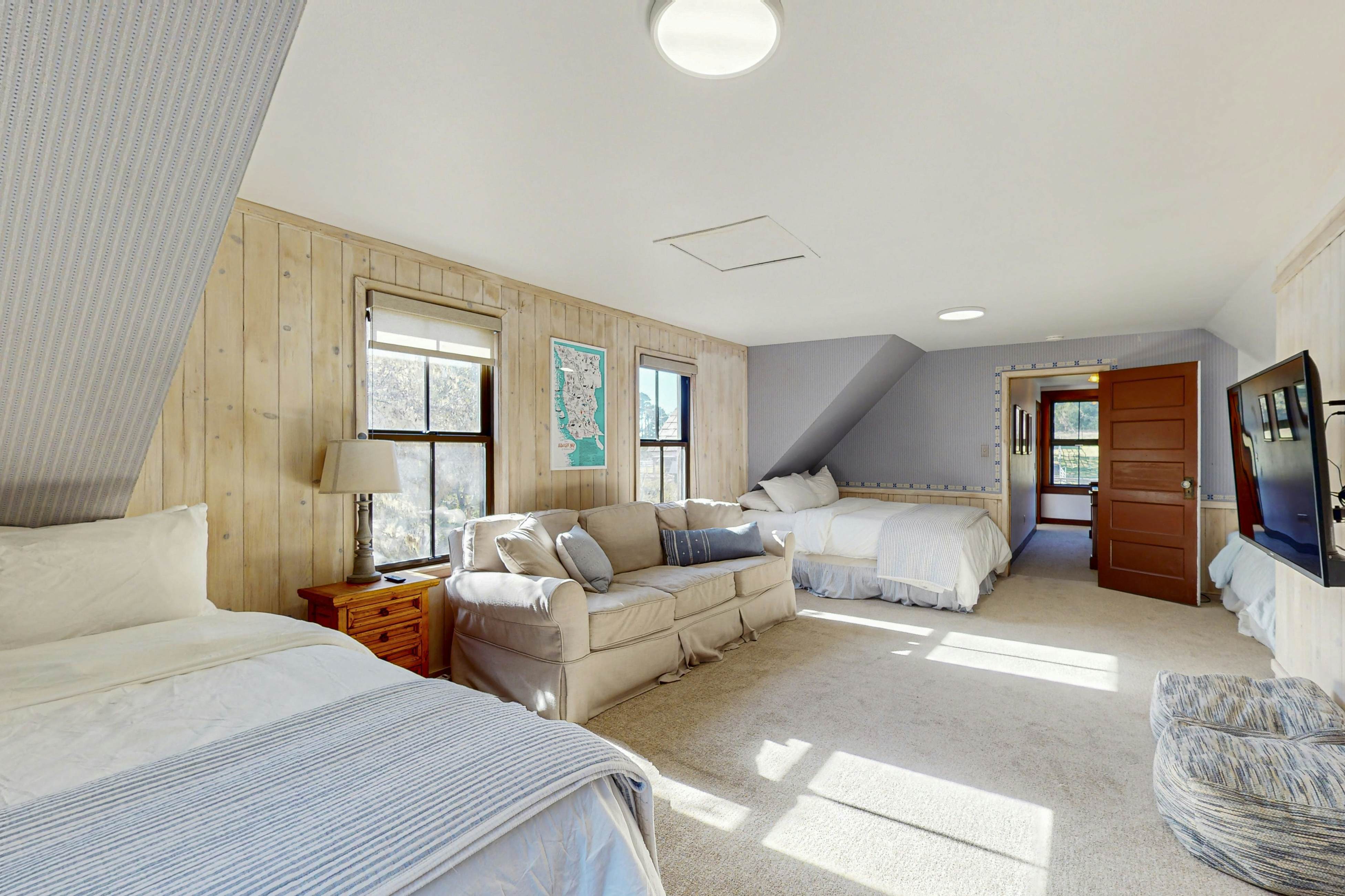 Mendocino Retreat: Hot Tub & 2 Kitchens