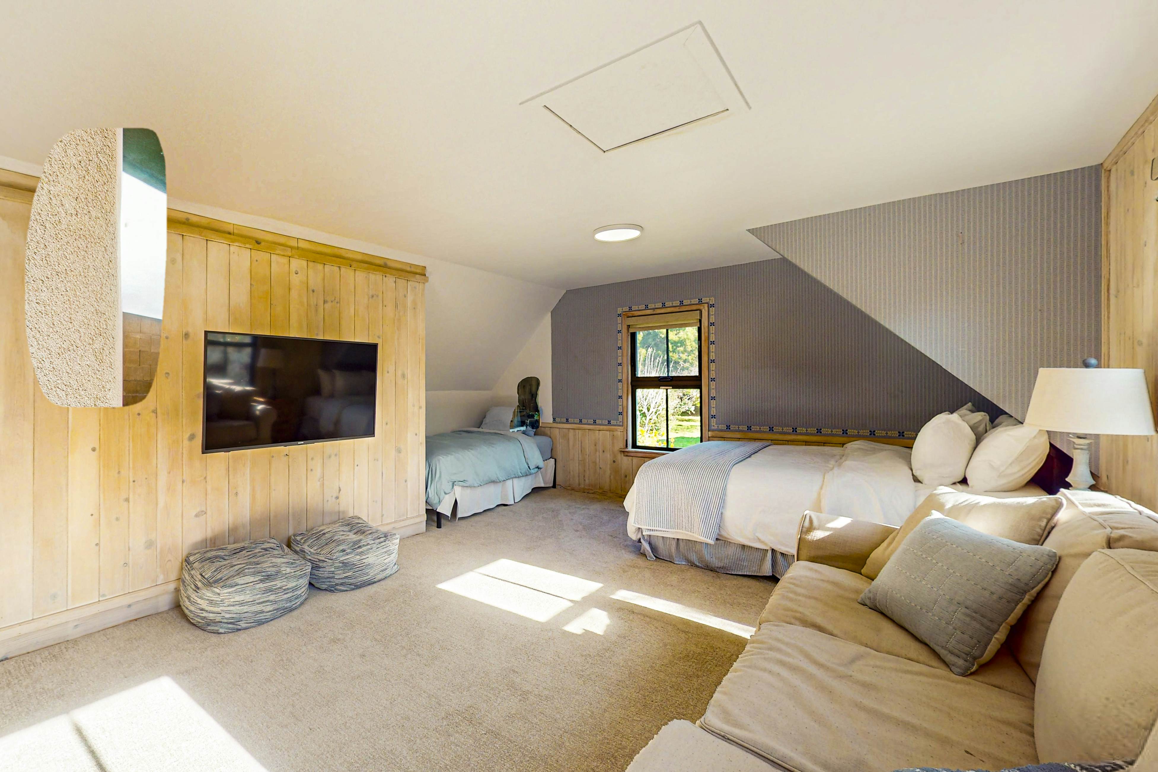 Mendocino Retreat: Hot Tub & 2 Kitchens