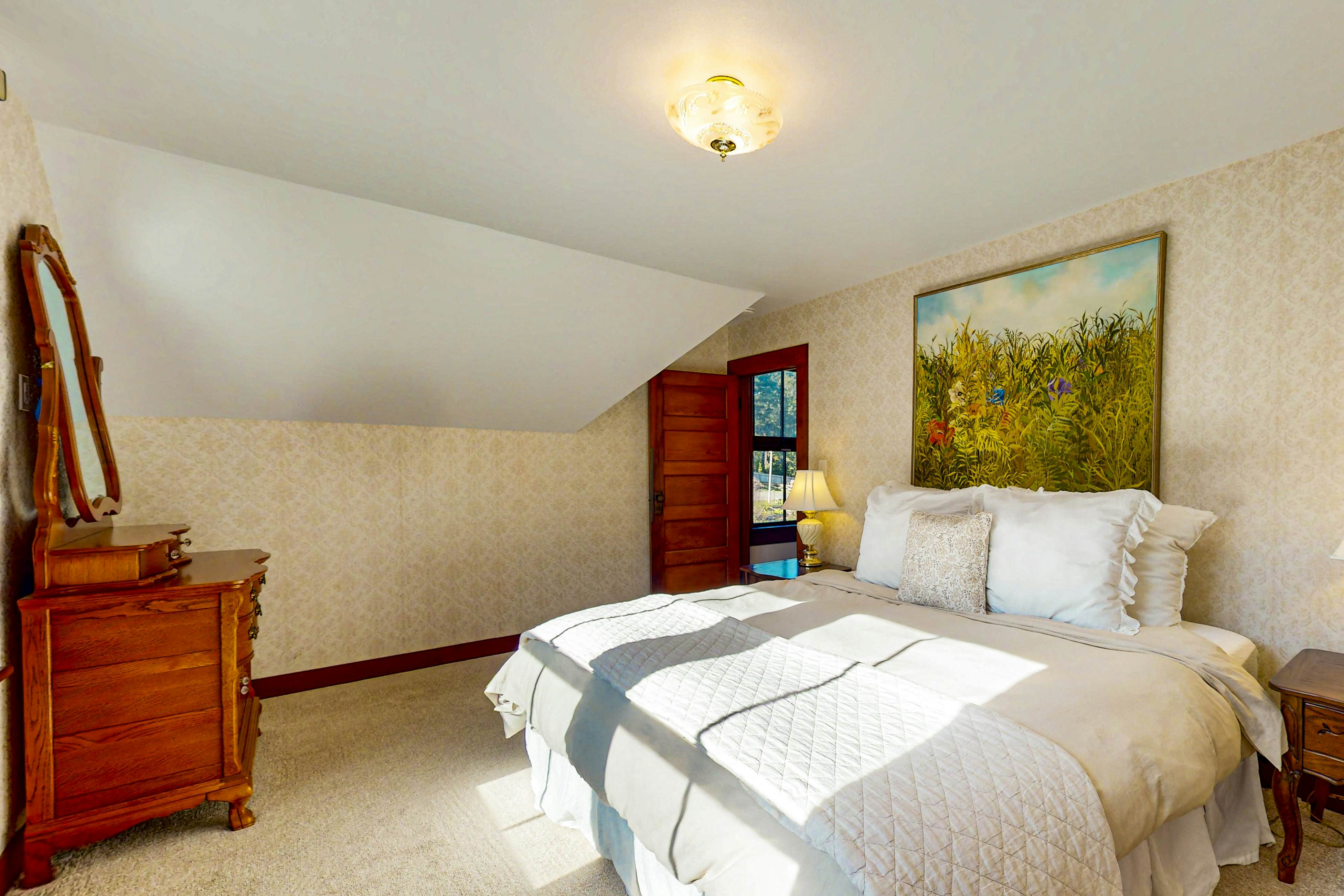 Mendocino Retreat: Hot Tub & 2 Kitchens