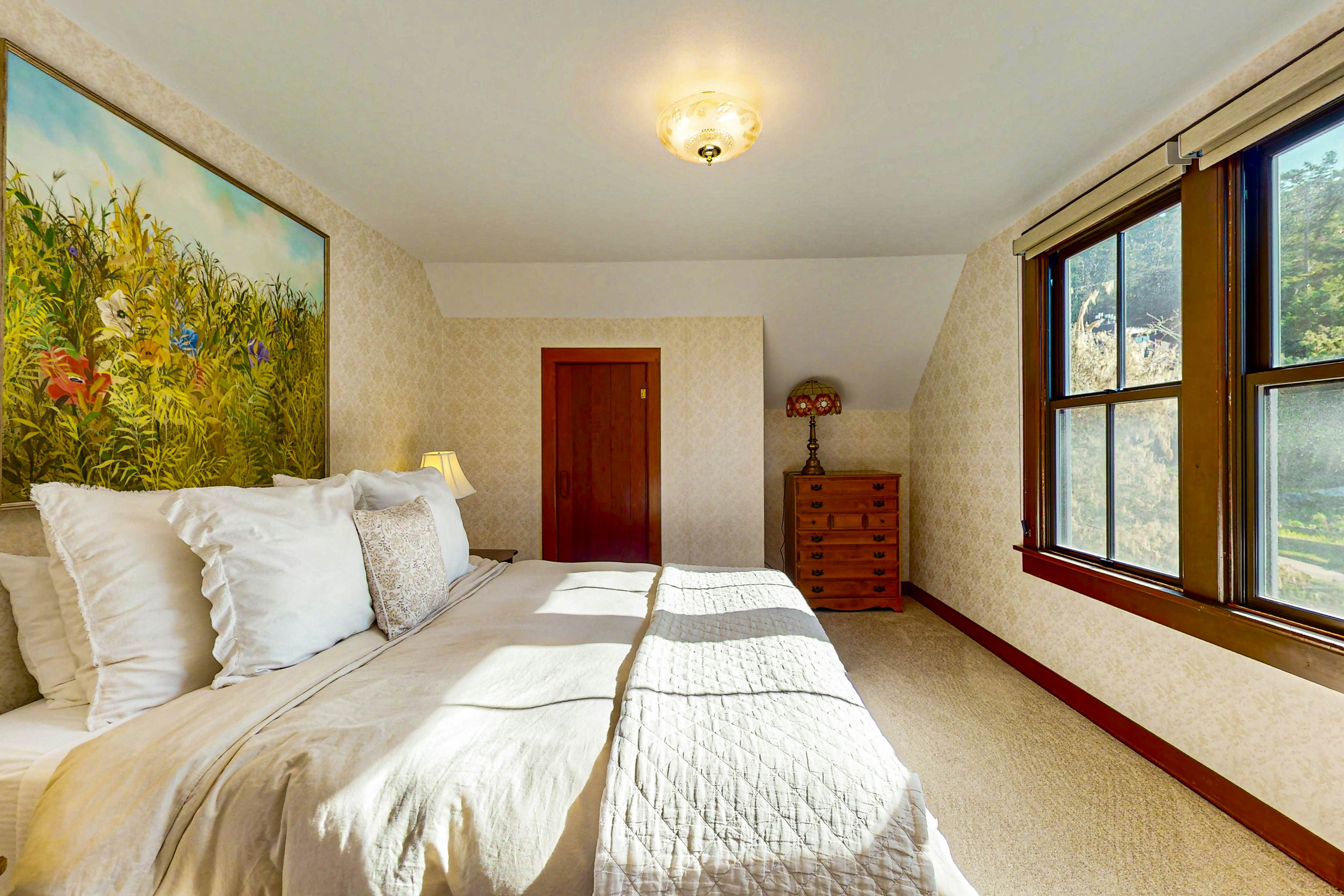 Mendocino Retreat: Hot Tub & 2 Kitchens