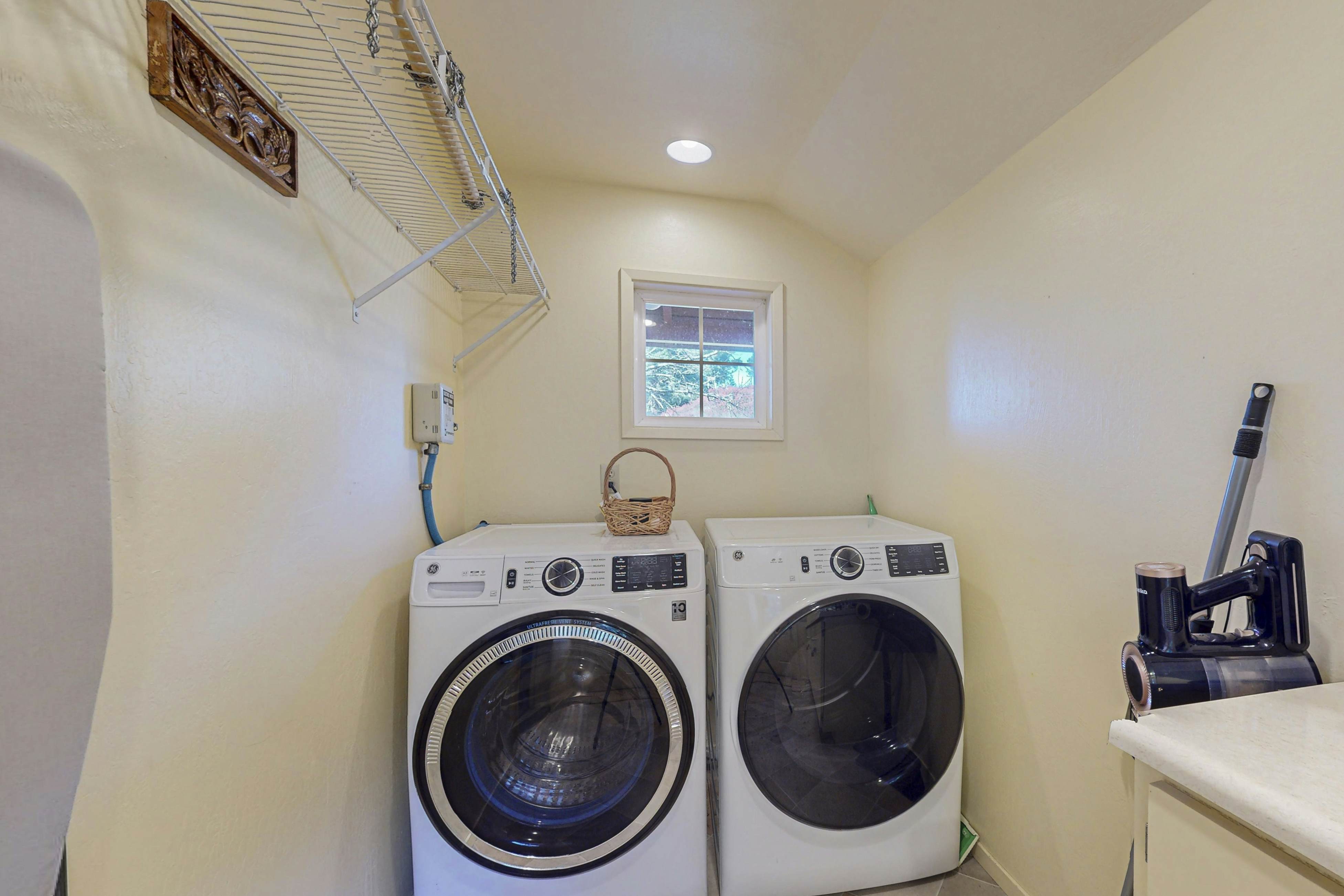 Mendocino Retreat: Hot Tub & 2 Kitchens