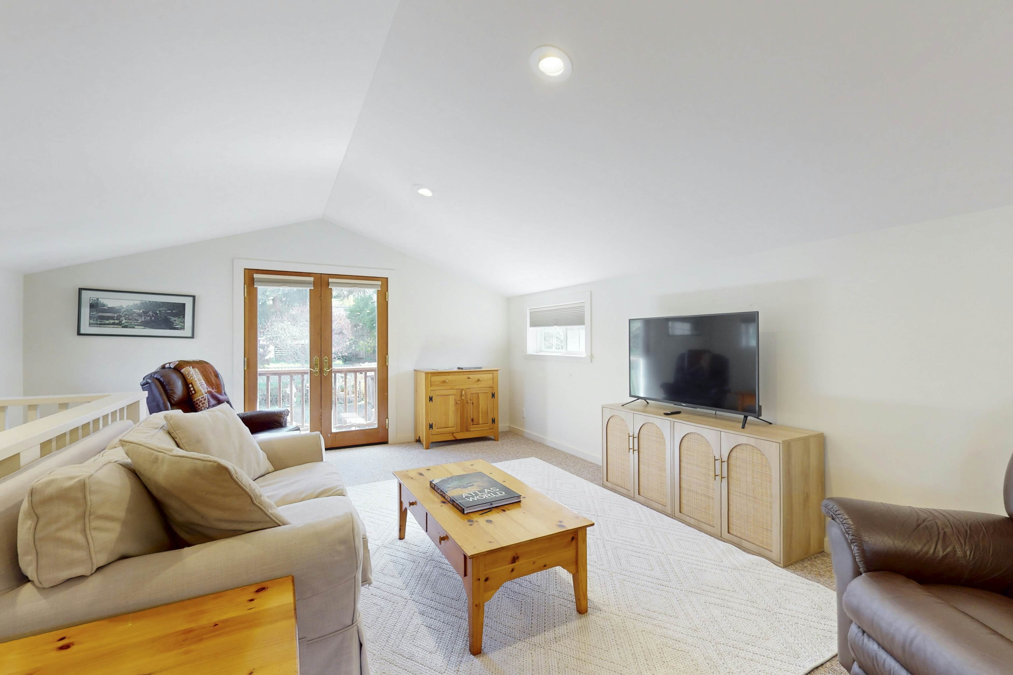 Mendocino Retreat: Hot Tub & 2 Kitchens