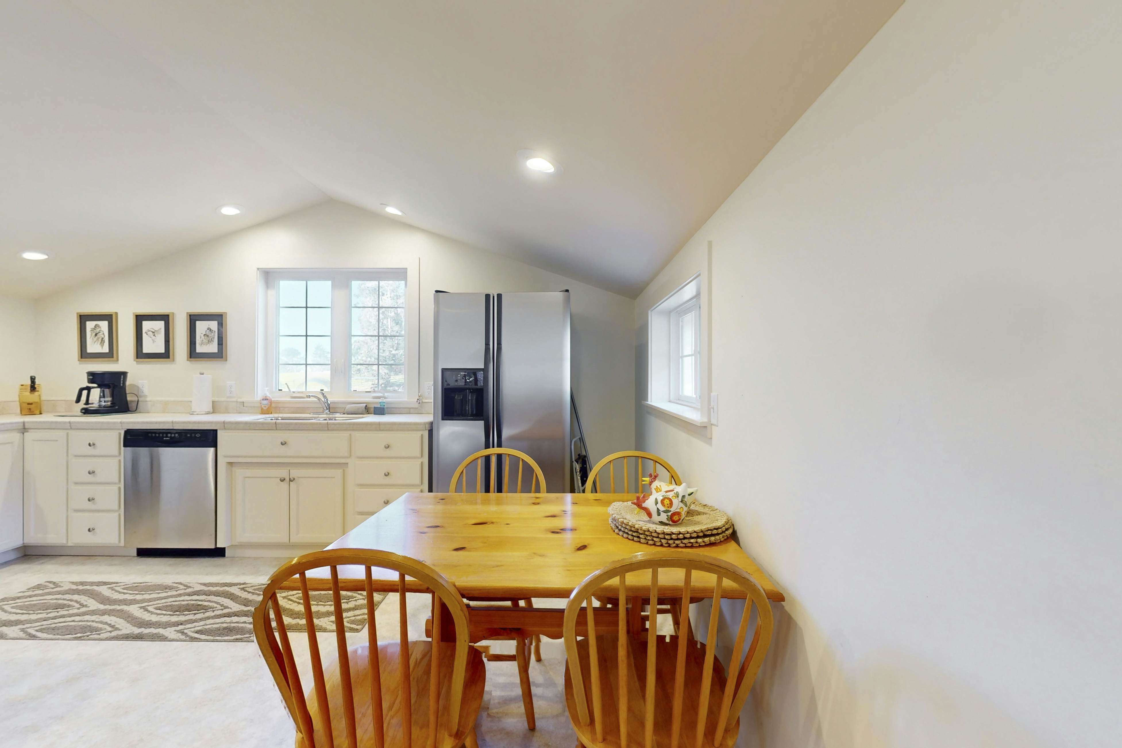 Mendocino Retreat: Hot Tub & 2 Kitchens