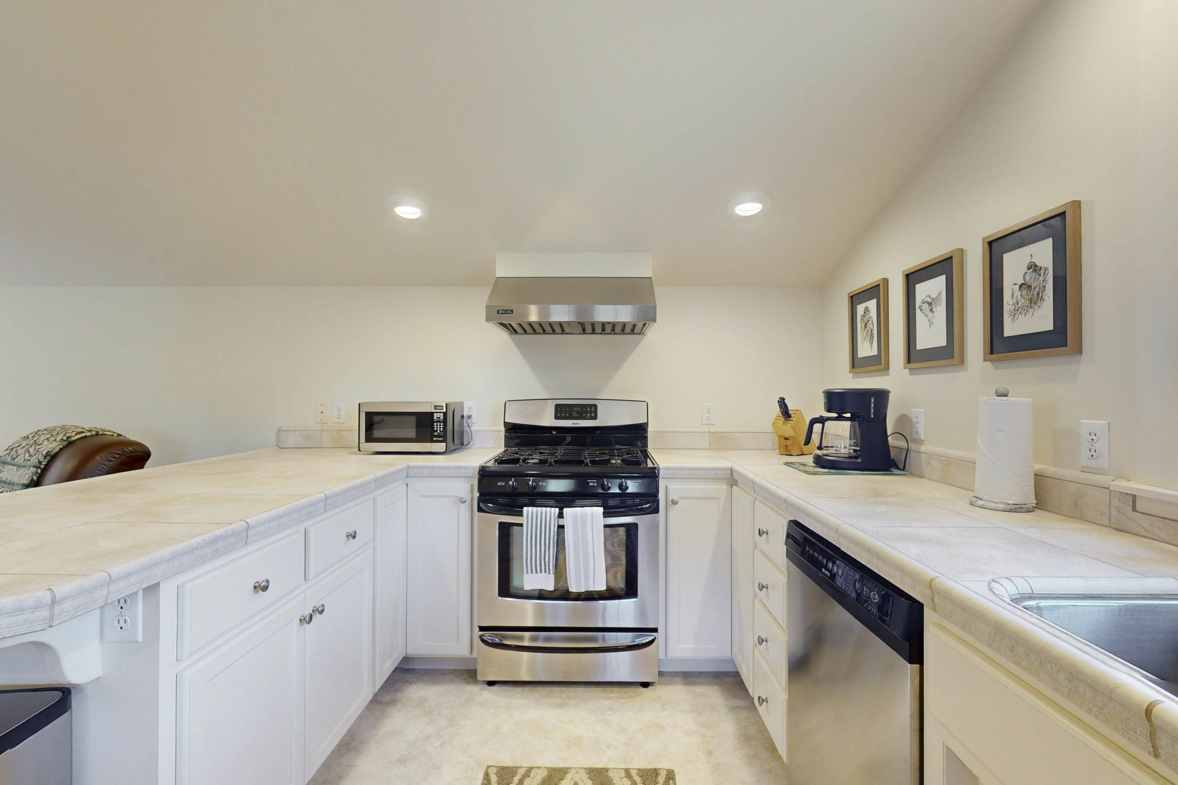 Mendocino Retreat: Hot Tub & 2 Kitchens