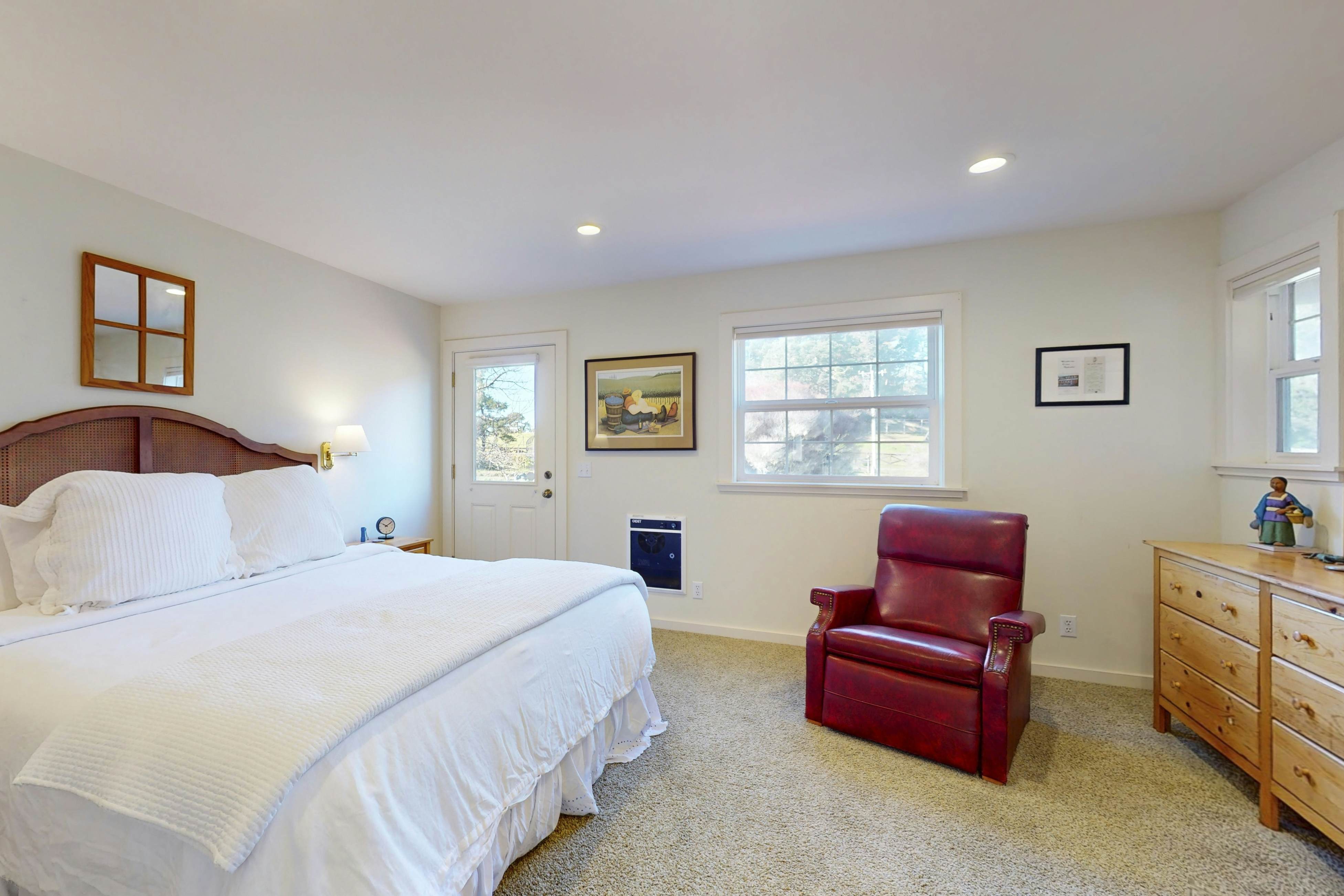 Mendocino Retreat: Hot Tub & 2 Kitchens