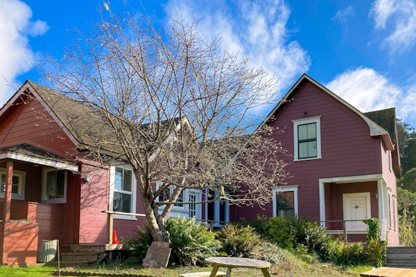 Mendocino Lodge with Hot Tub and Fireplace