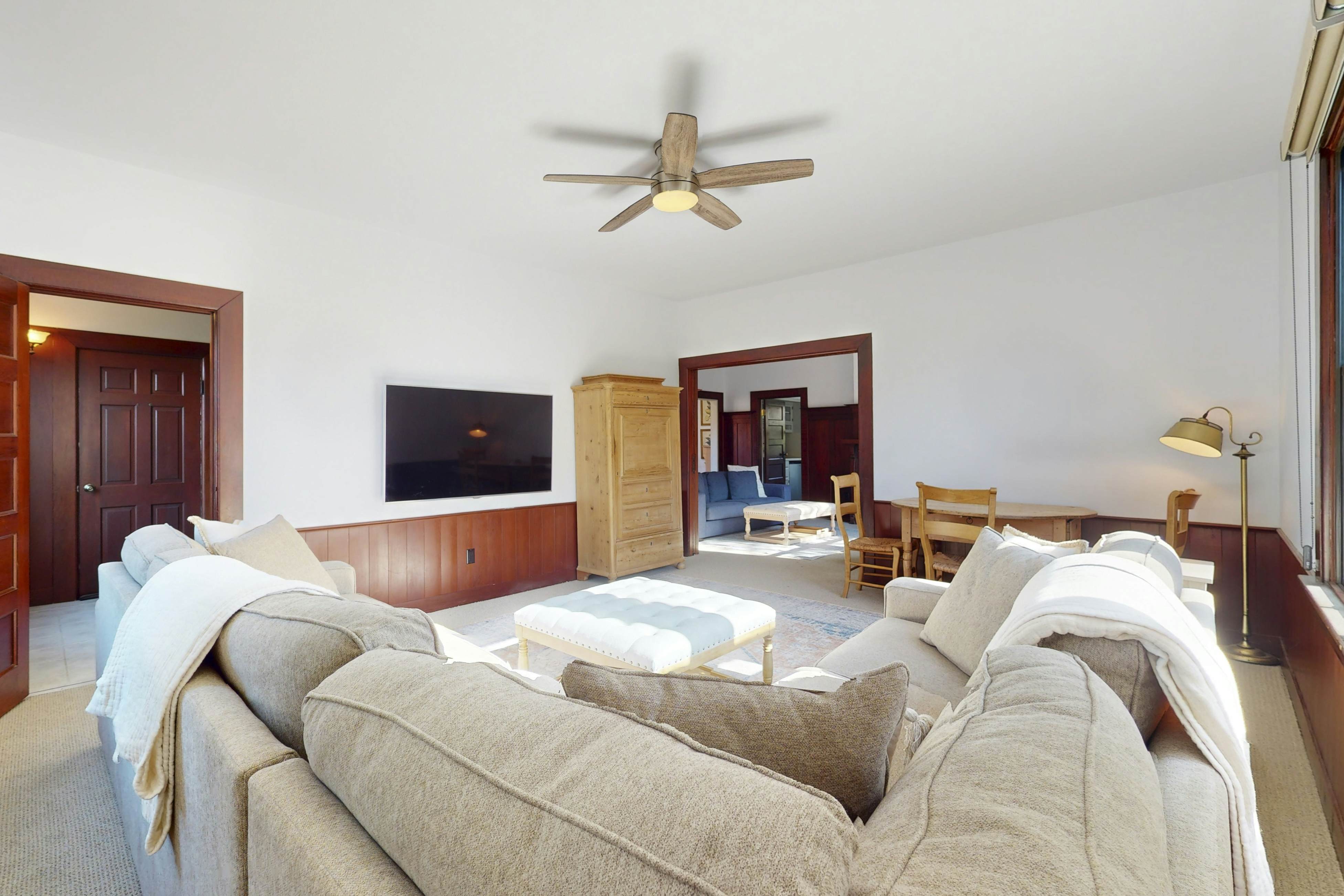 Mendocino Lodge with Hot Tub and Fireplace