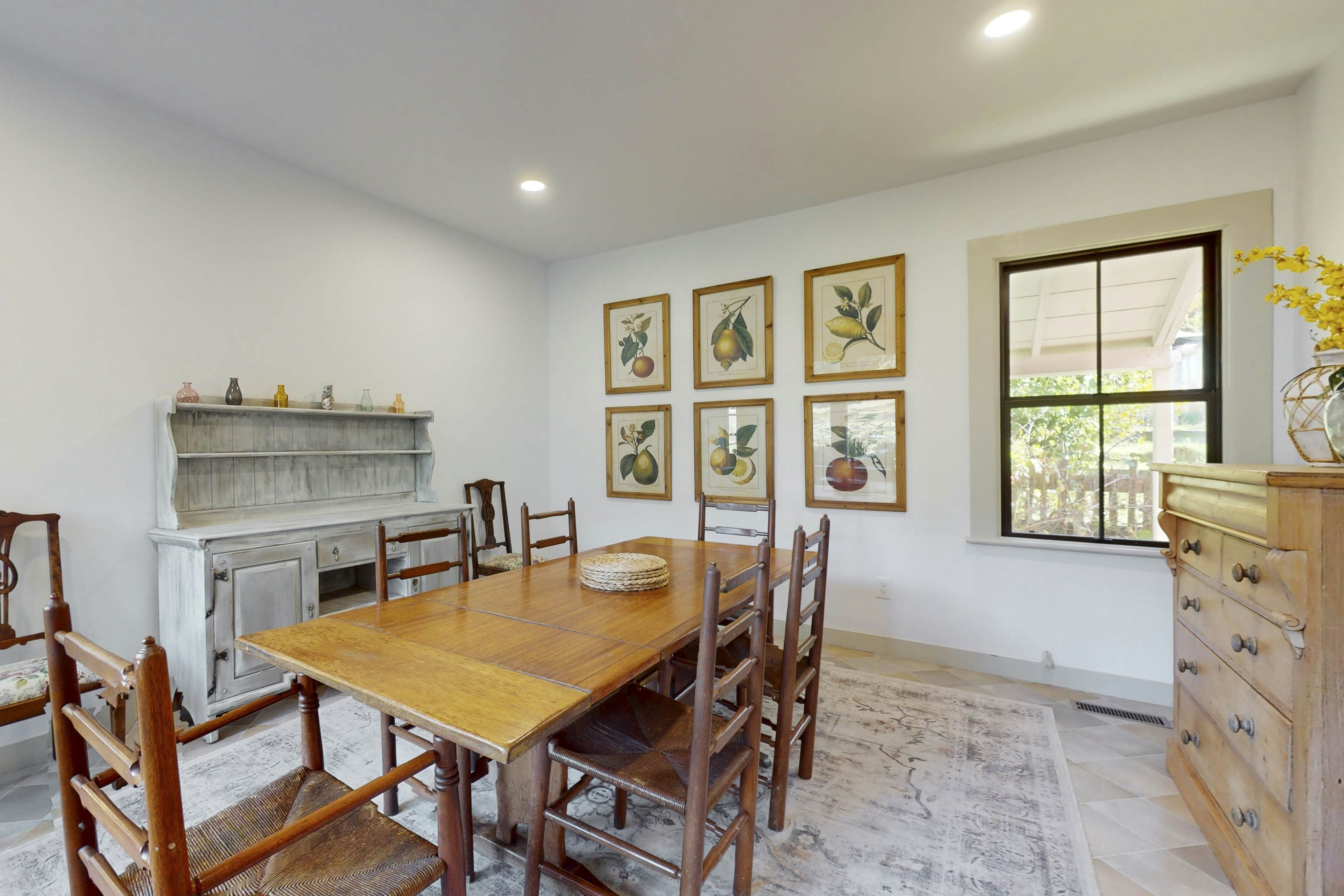 Mendocino Lodge with Hot Tub and Fireplace