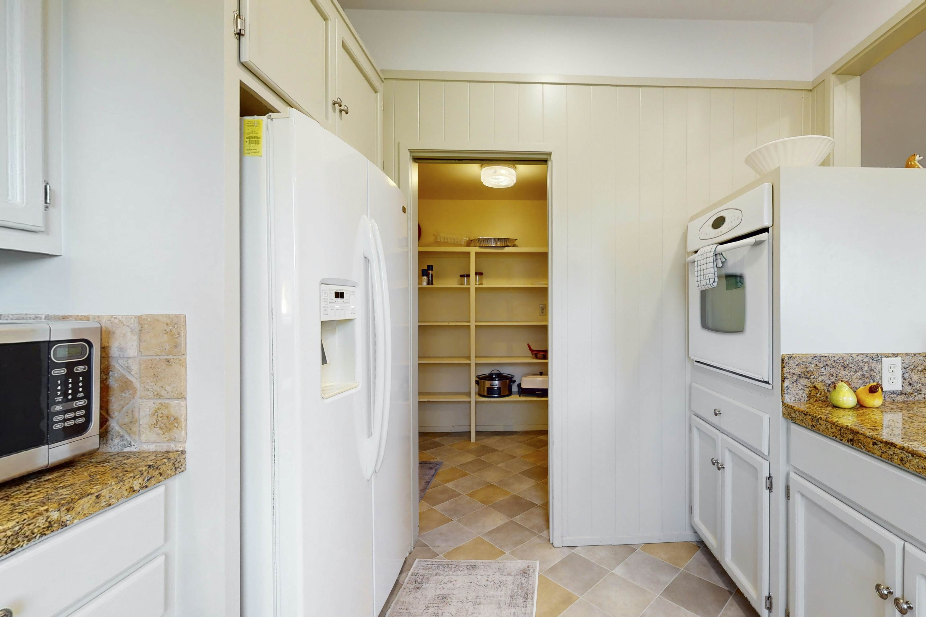 Mendocino Lodge with Hot Tub and Fireplace