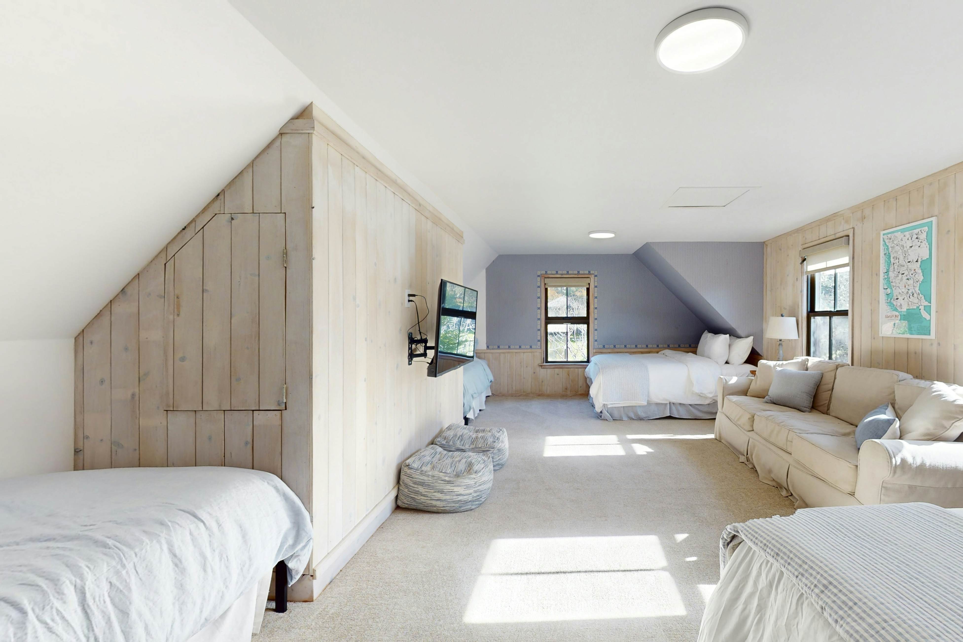 Mendocino Lodge with Hot Tub and Fireplace